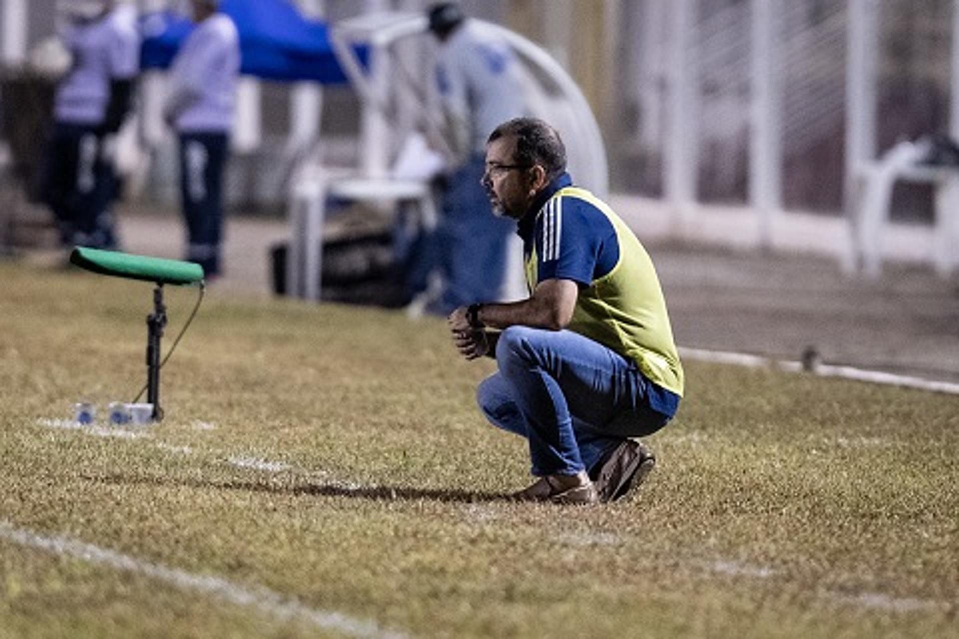 Enderson Moreira diz que o Cruzeiro ainda precisa de mais reforços para o restante da temporada