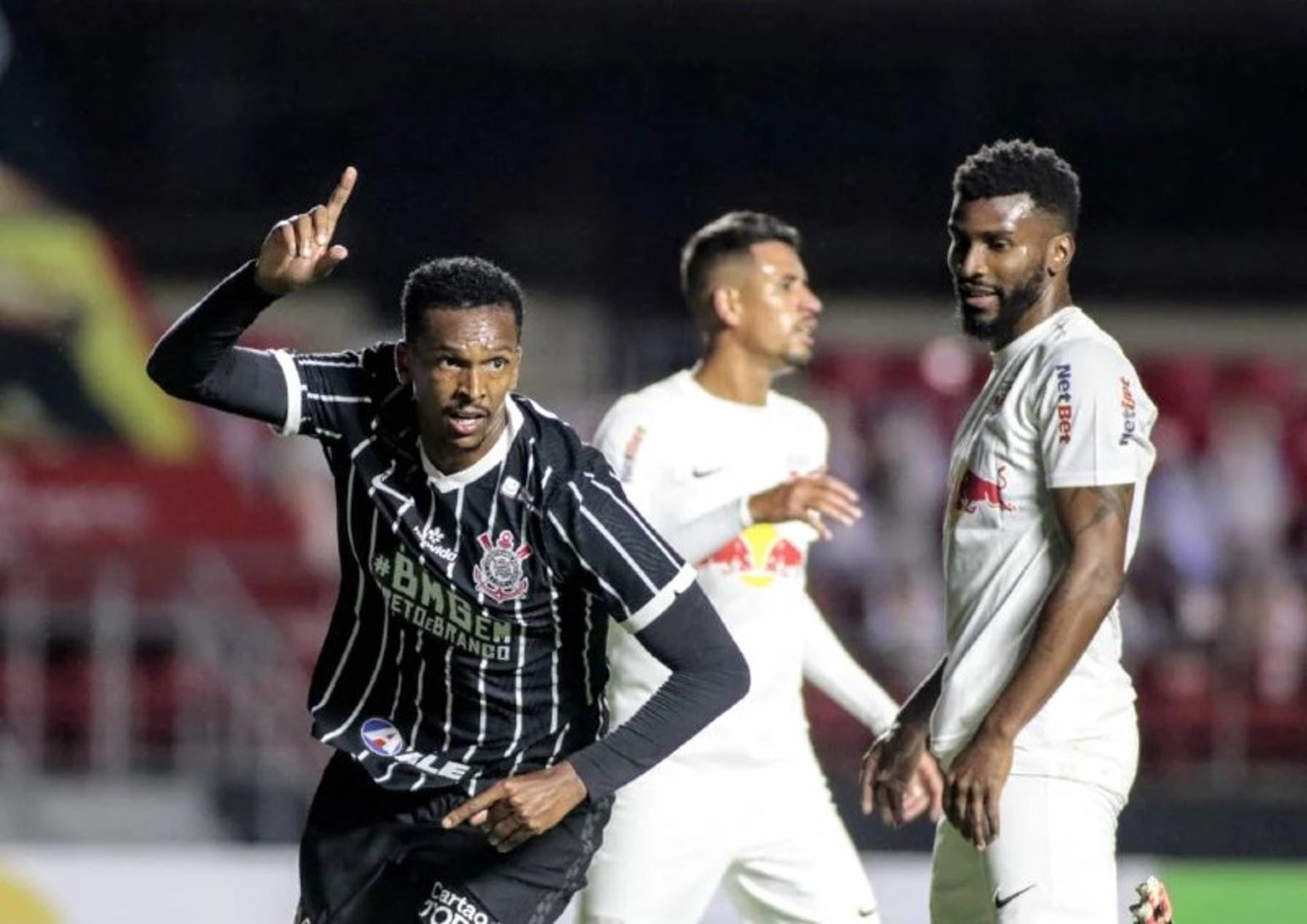 Em reestreia, Jô marca o gol que selou a classificação do Corinthians para a semifinal do Paulistão