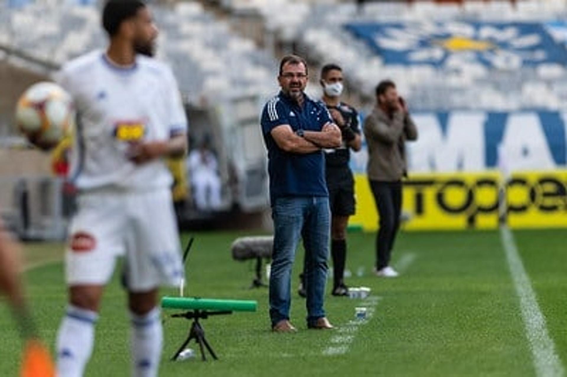 Enderson Moreira diz que na final irá colocar um "time possível" para não atrapalhar a preparação antes da estreia na Série B