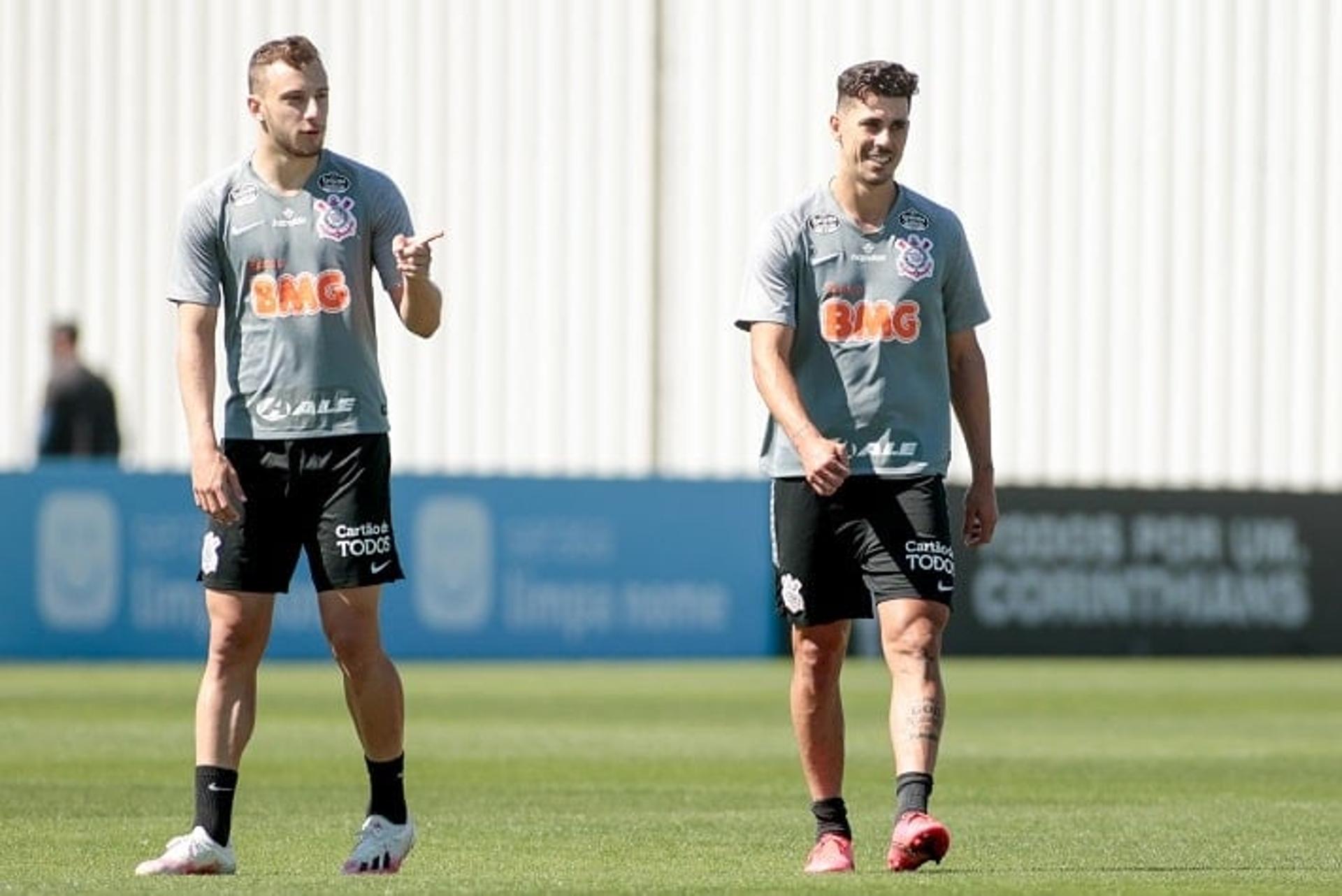 Carlos Augusto e Danilo Avelar - Treino Corinthians