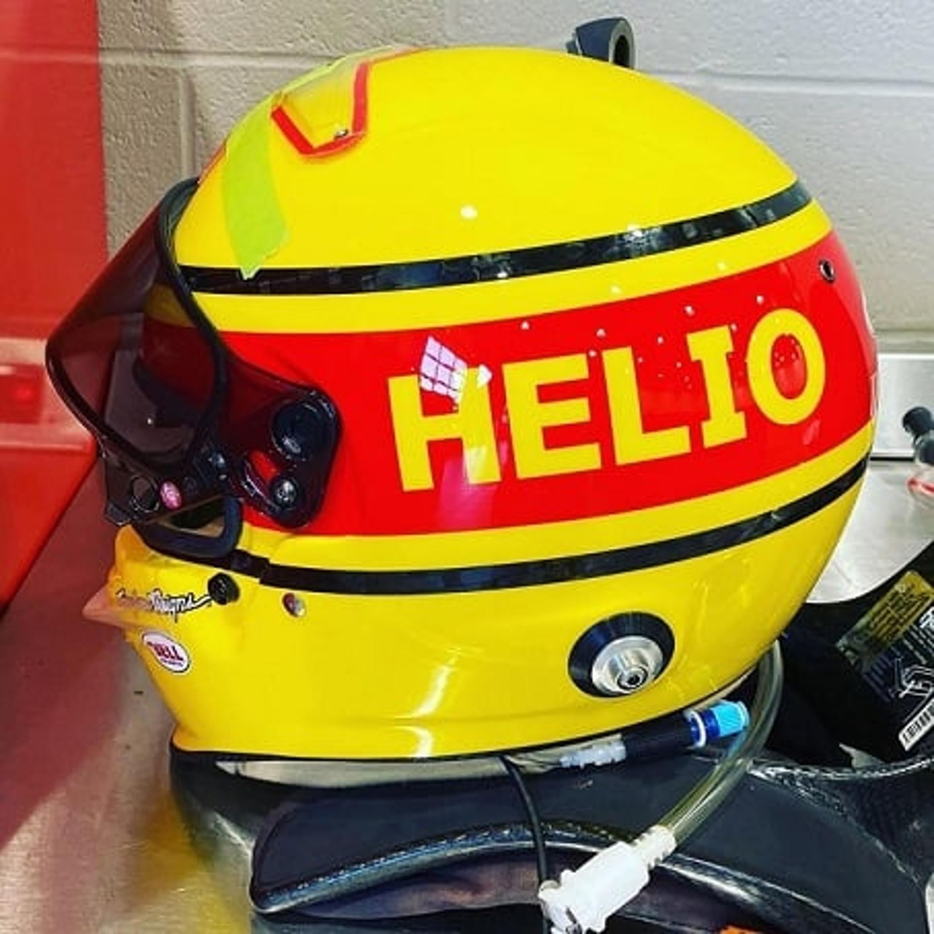 O capacete especial de Helio Castroneves para a Indy 500 (Foto: Divulgação)