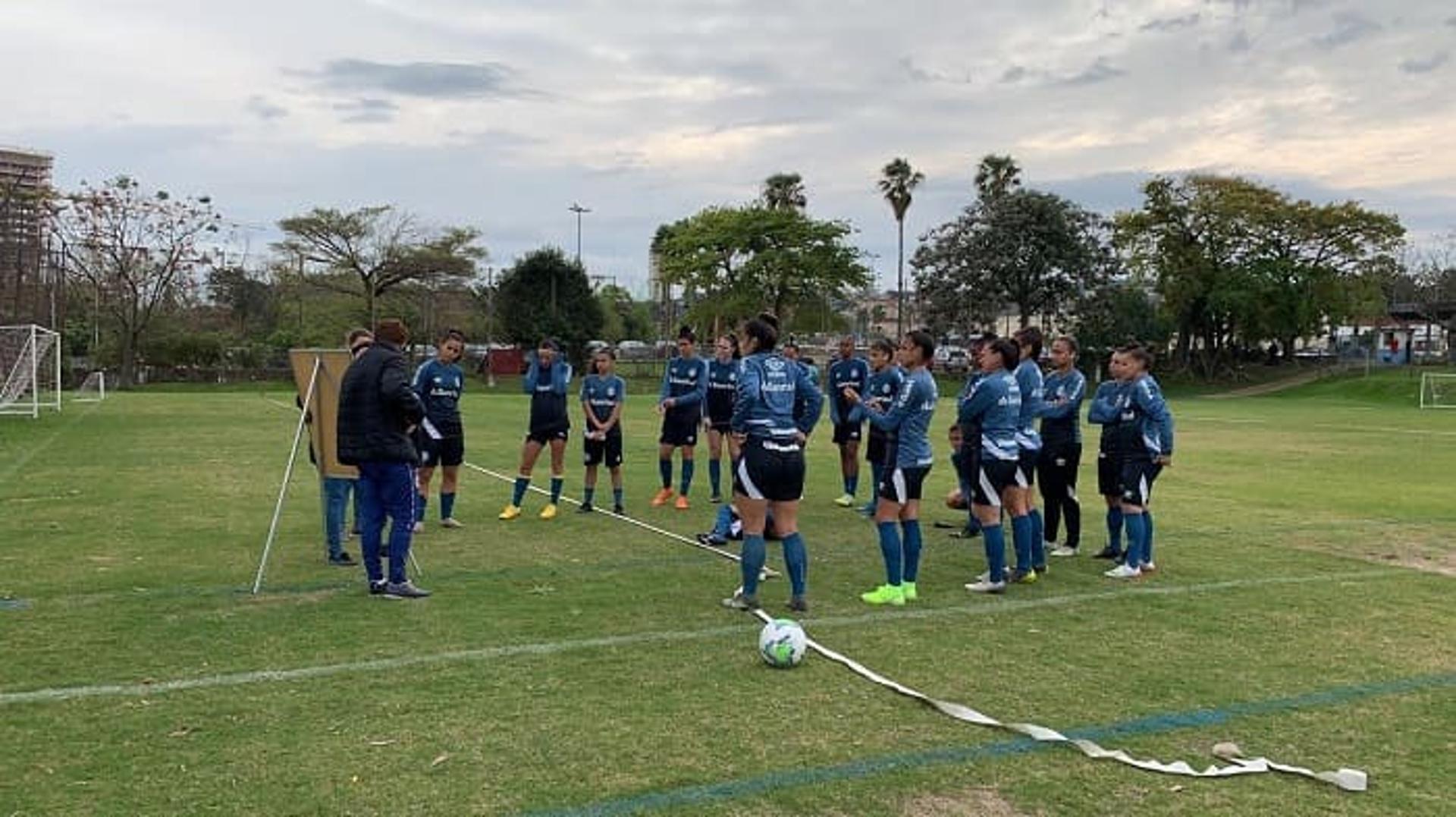 Treino da equipe feminina do Grêmio