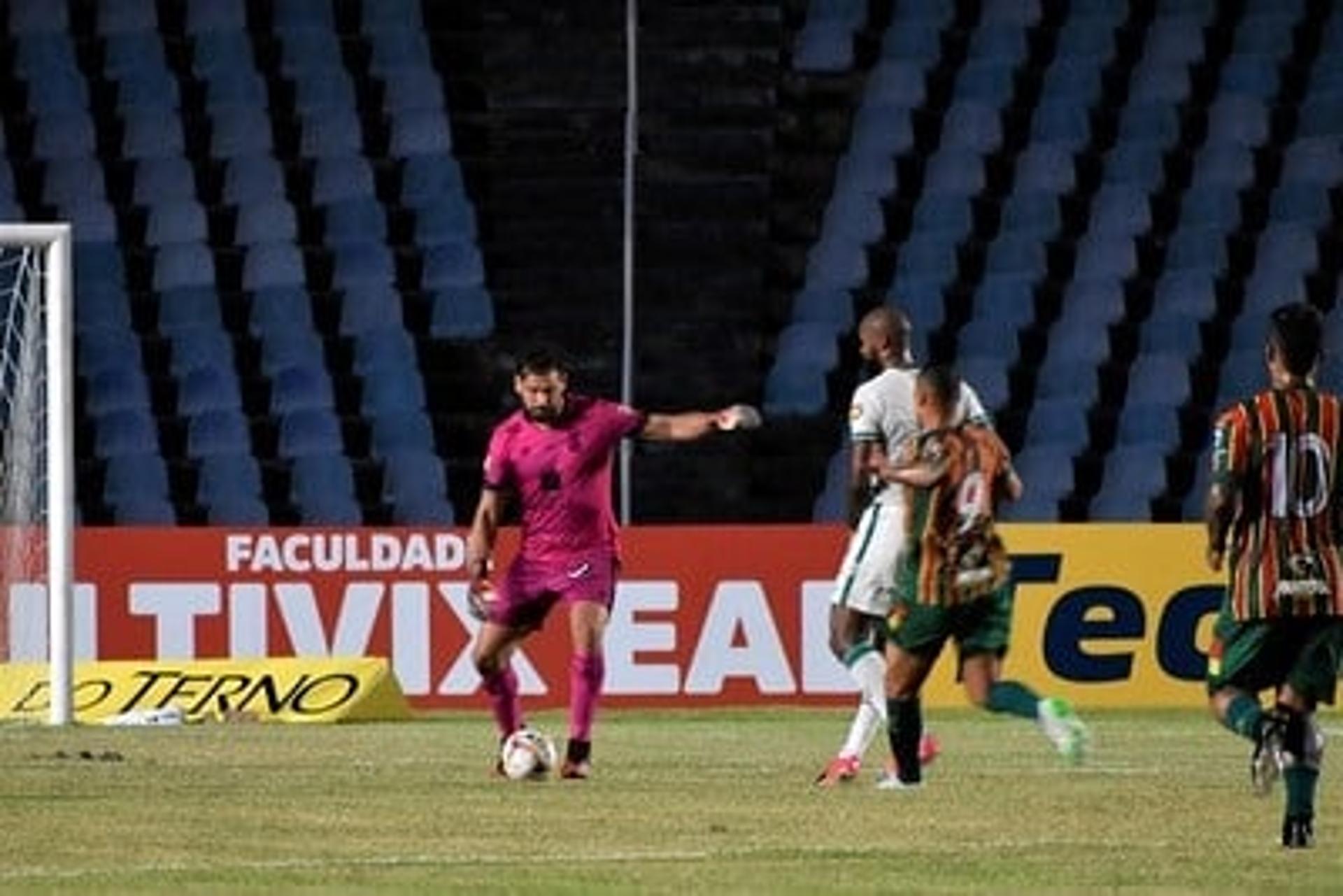 O América-MG não teve uma noite inspirada contra o Sampaio Corrêa, no Castelão