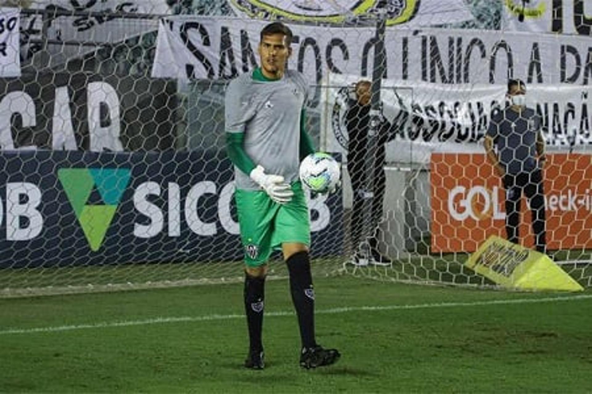 Matheus Mendes é o terceiro goleiro do Galo atualmente e pode perder espaço com a chegada de Everson