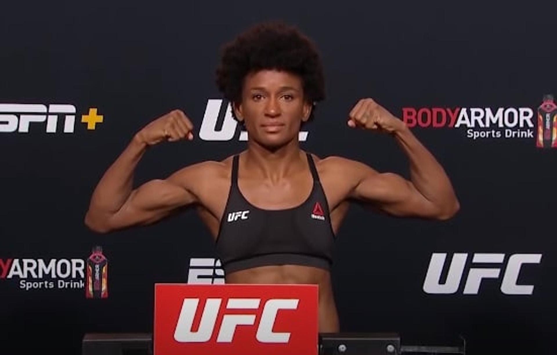 Angela Hill tem um pequeno favoritismo na luta principal do UFC Vegas 10 (Foto: Reprodução/YouTube/UFC)