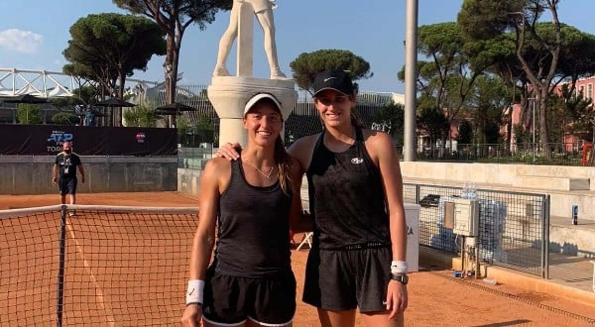 Luisa Stefani e Hayley Carter em Roma