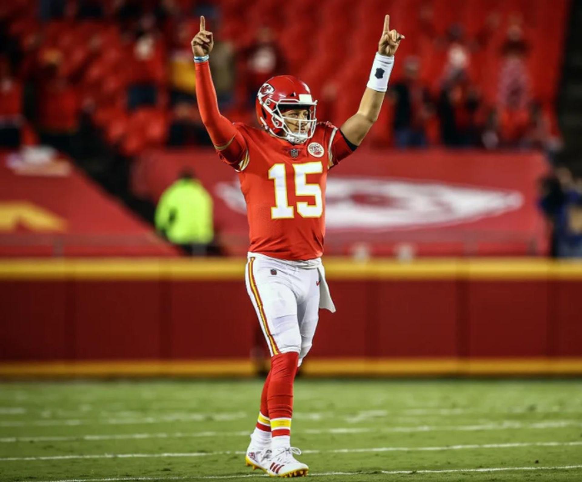 Patrick Mahomes celebra touchdown Kansas City Chiefs