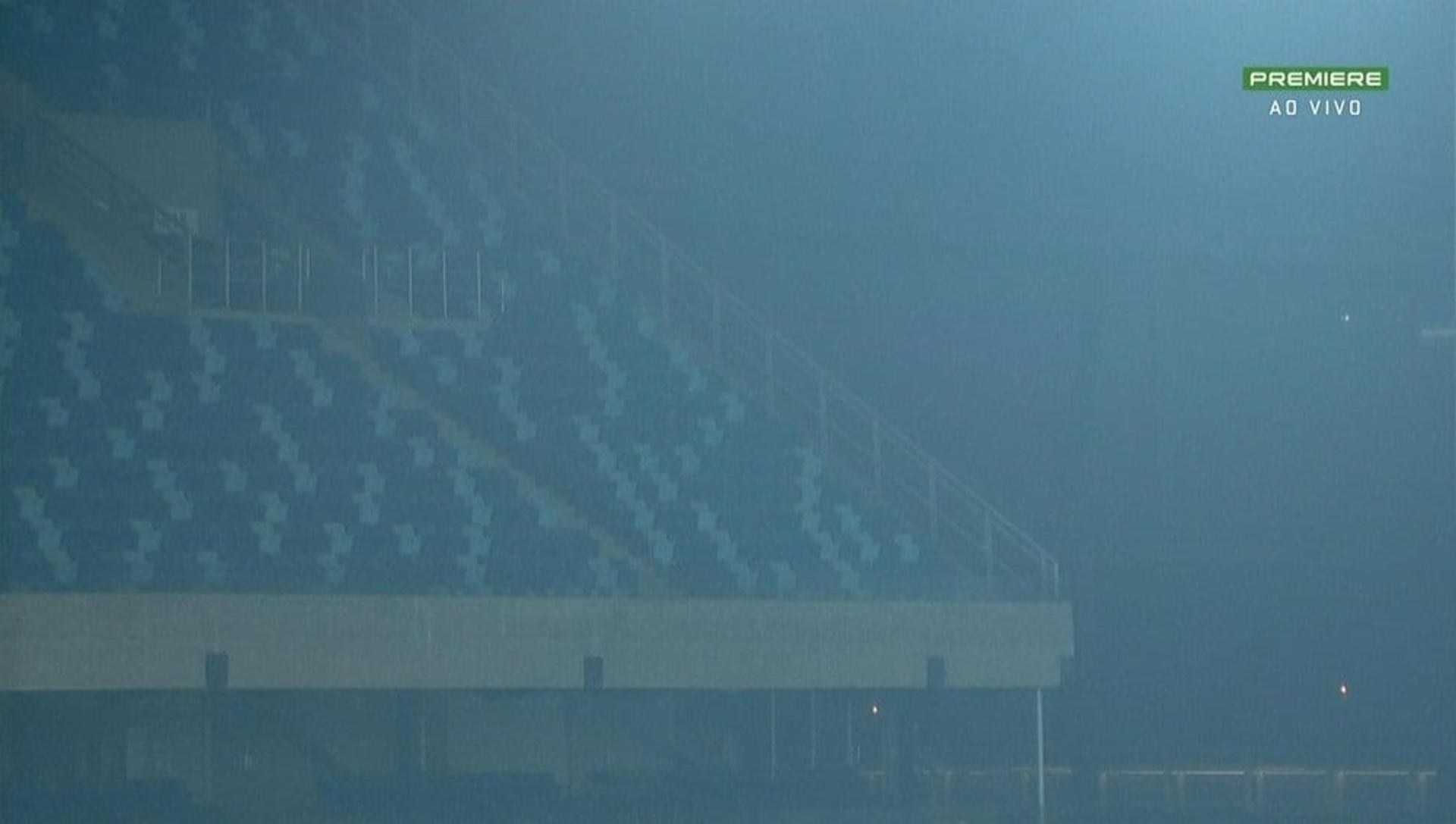 Fumaça de queimada invade Arena Pantanal