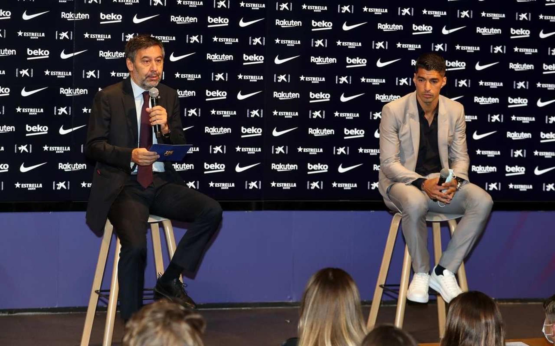 Josep Maria Bartomeu e Luis Suárez - Coletiva de despedida - Barcelona