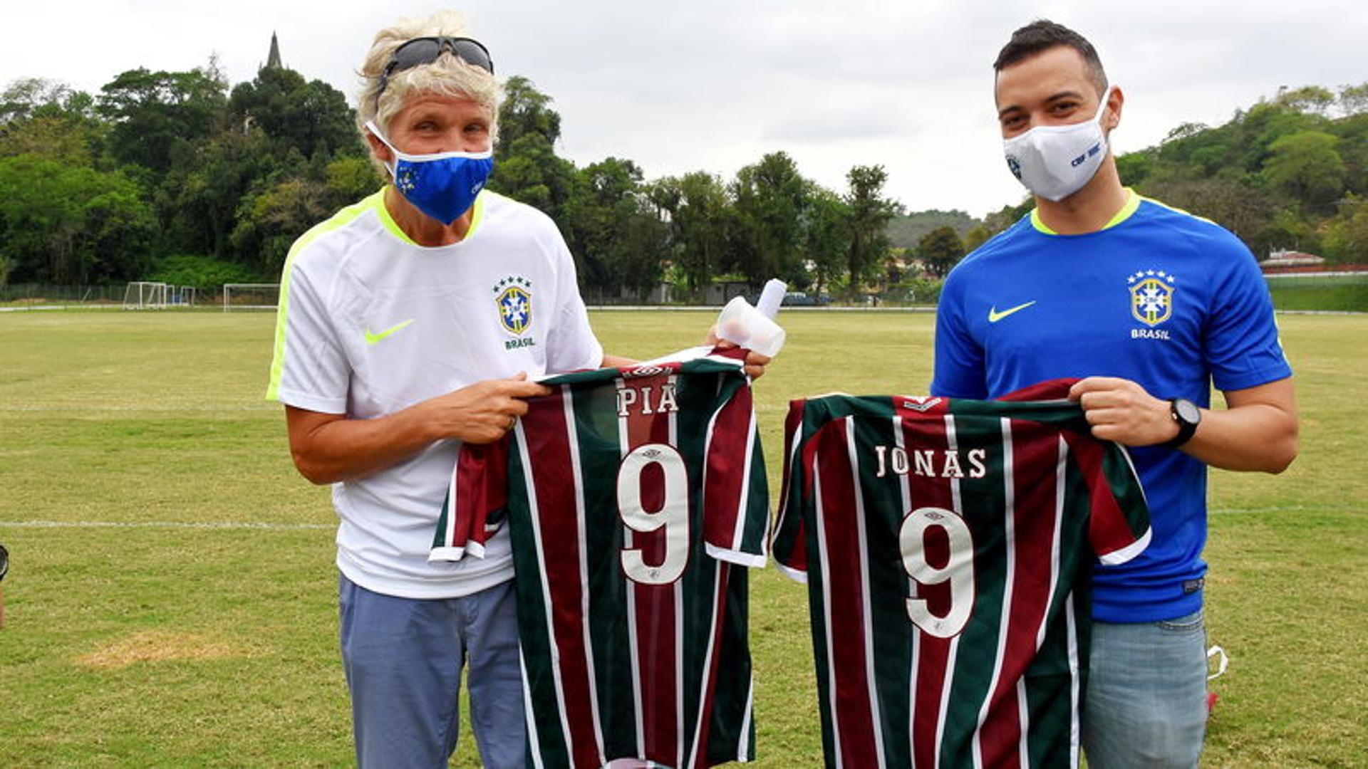 Pia Sundhage e Jonas Urias visitam o Flu