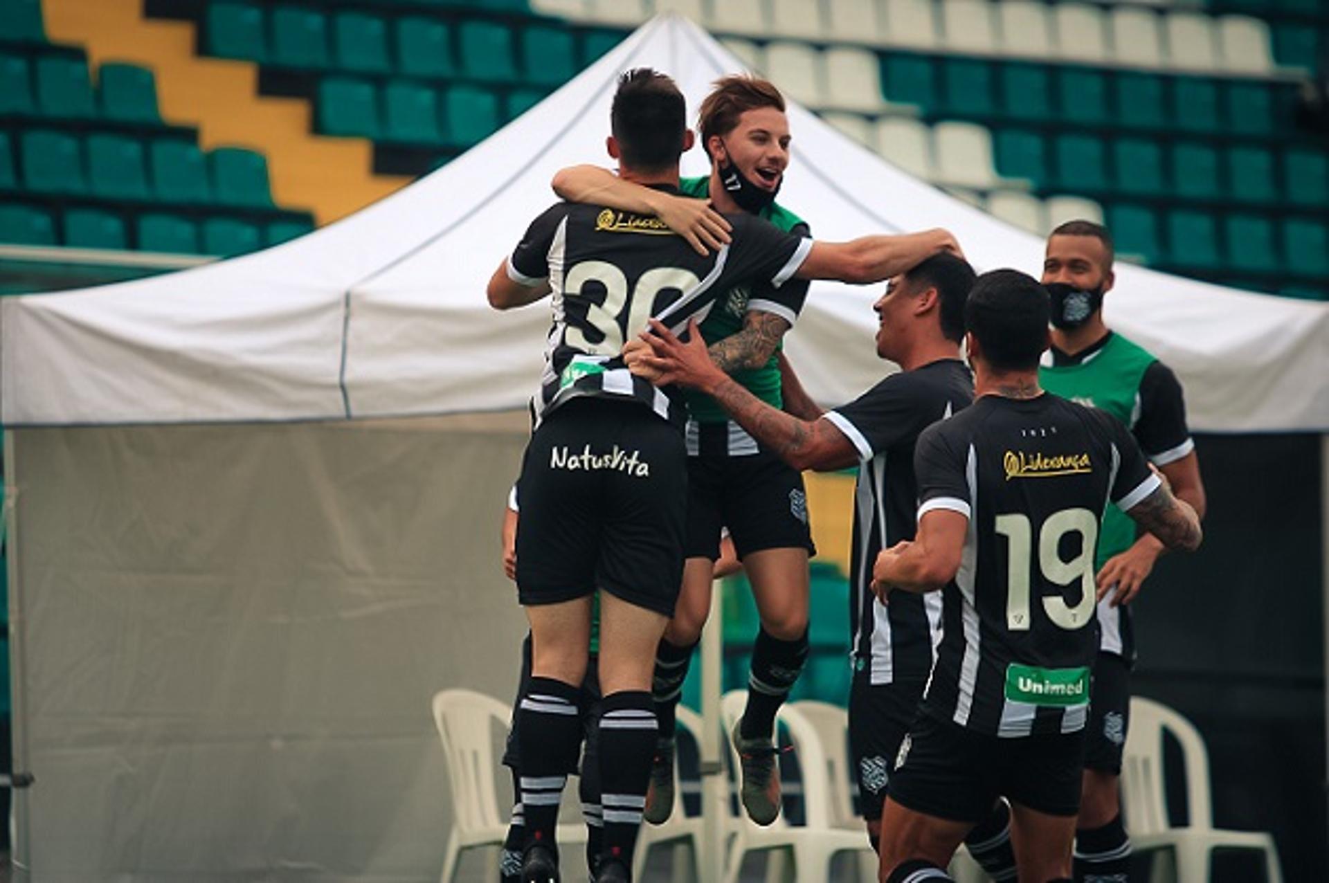 Figueirense x Oeste - Comemoração