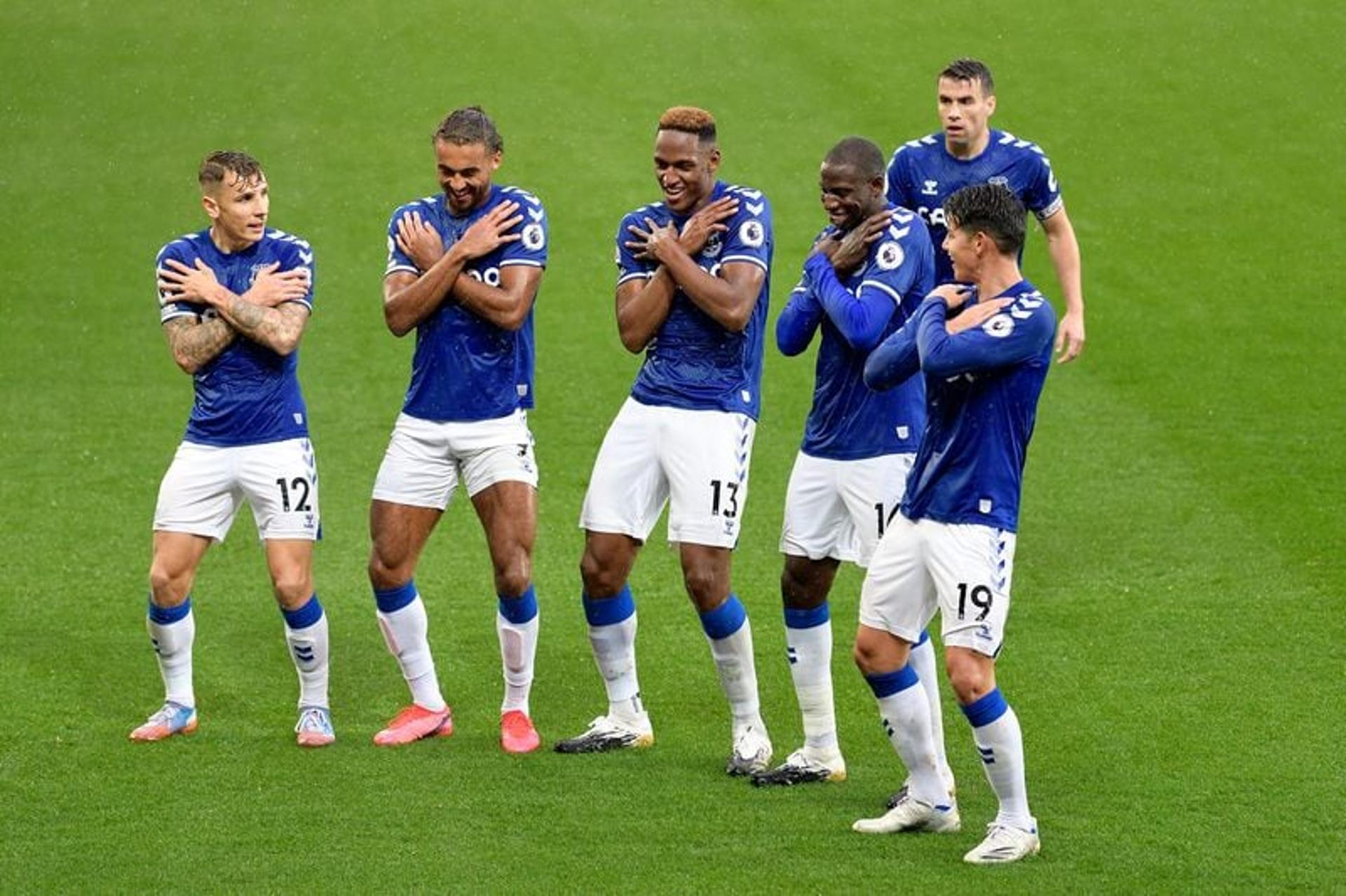 Everton líder