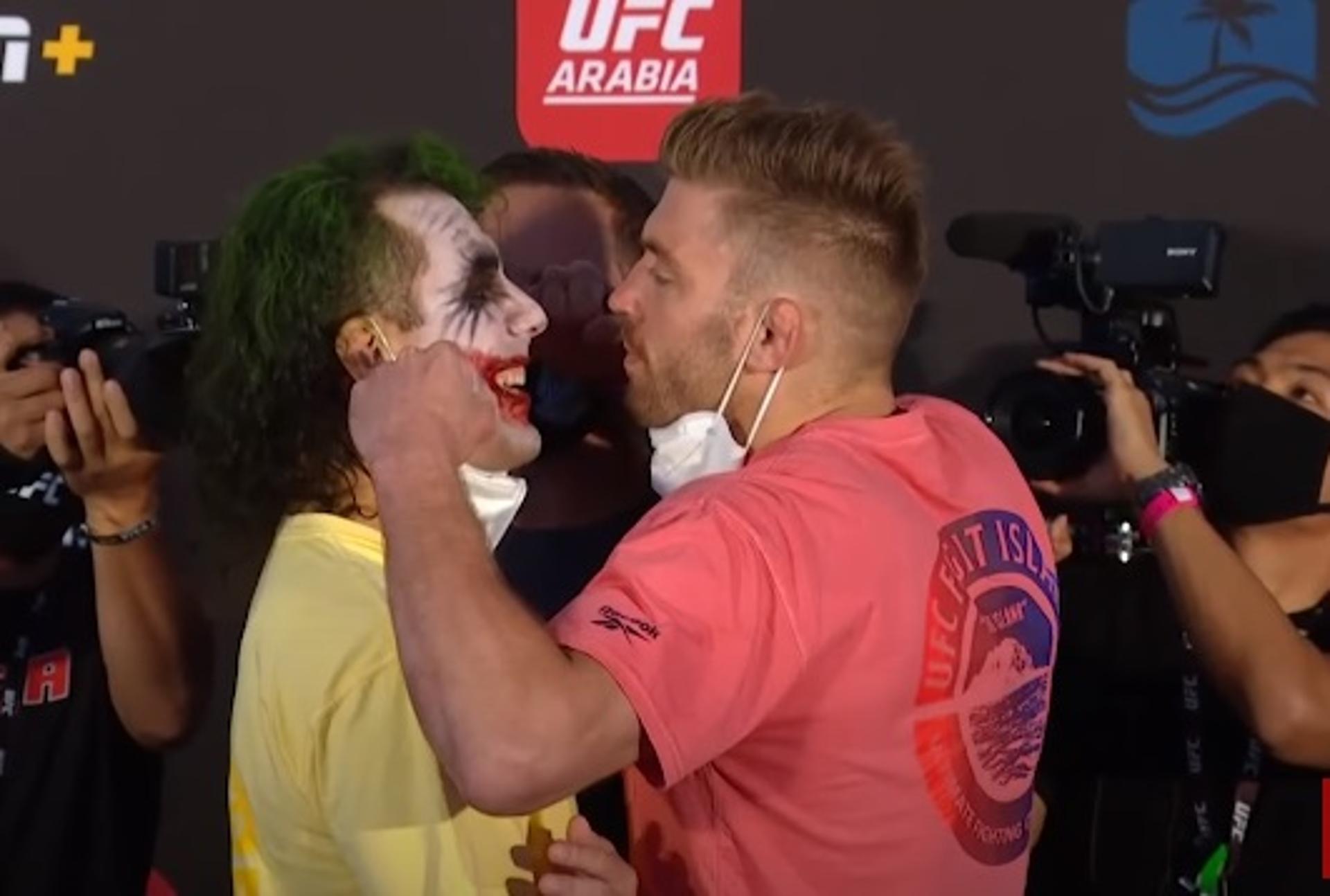 Maluko, mais uma vez, pintou o rosto como o personagem Coringa (Foto: Reprodução/YouTube/UFC)