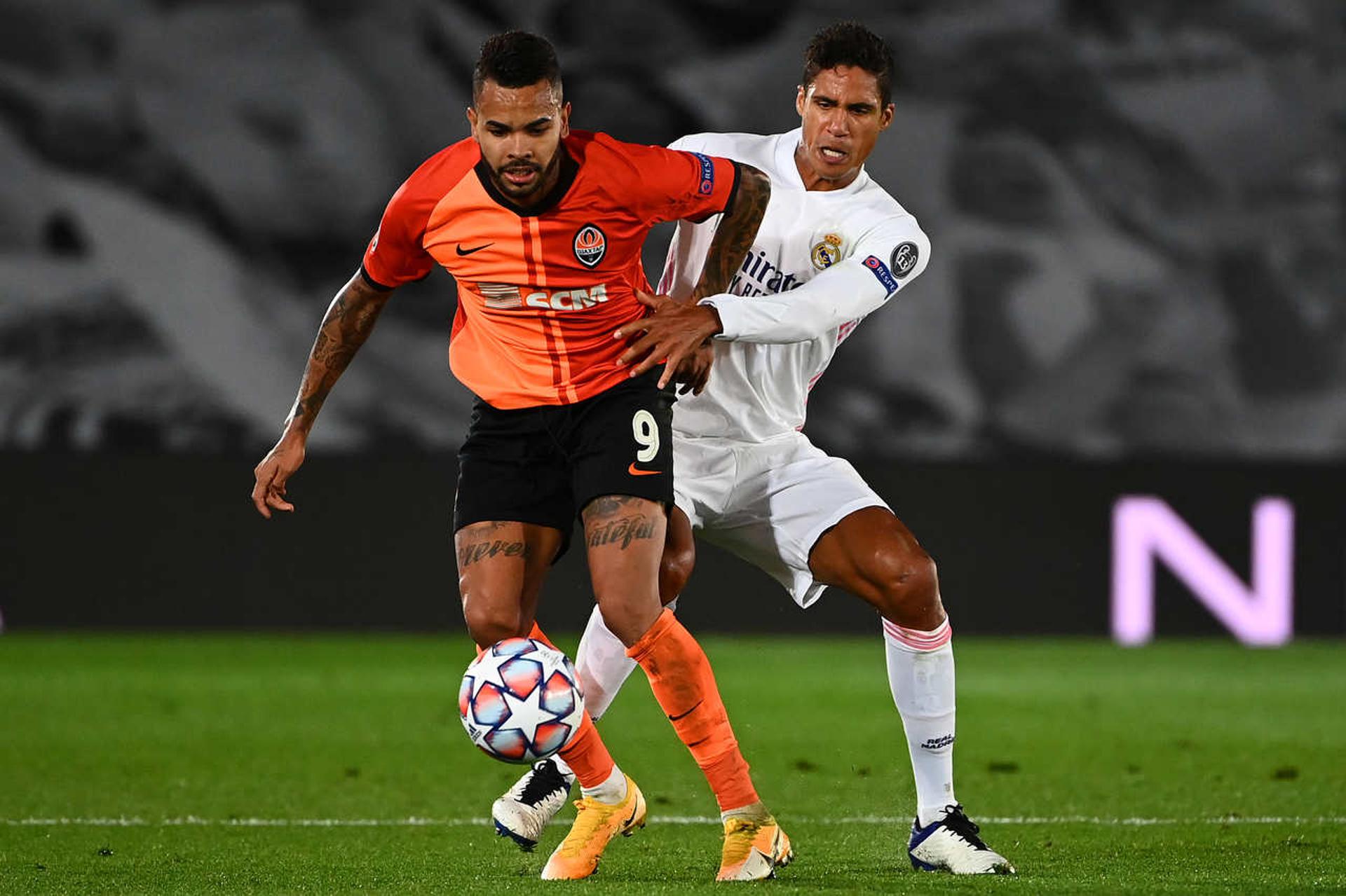 Real Madrid x Shakhtar Donetsk - Dentinho e Varane