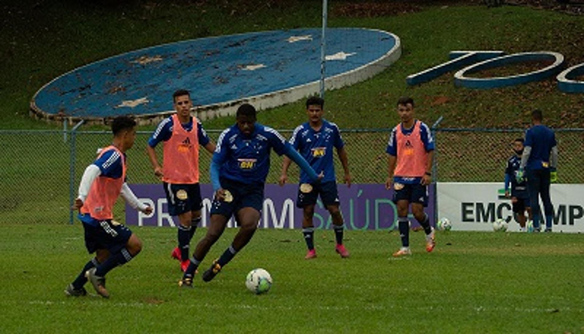 O time sub-20 do Cruzeiro pode chegar à liderança do Brasileiro sub-0 se vencer o Flamento