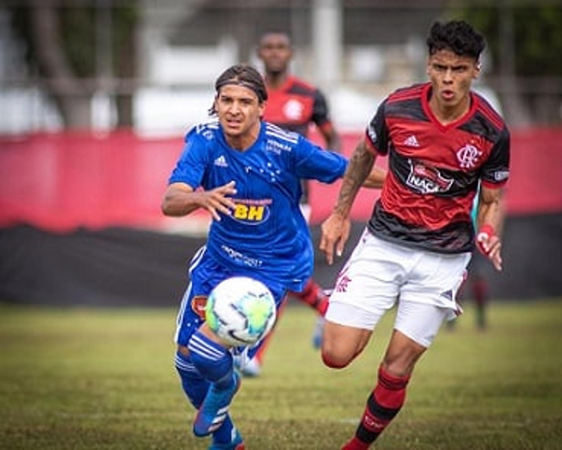 O Fla superou o sub-20 do Cruzeiro no Rio e tirou a chance da Raposa de chegar à liderança