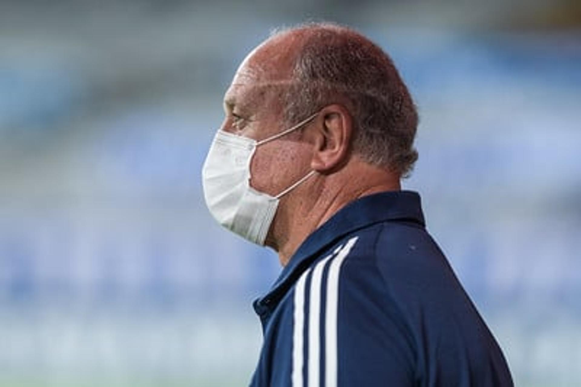 Felipão não recebeu dos jogadores  a vitória como presente de aniversário pelos seus 72 anos