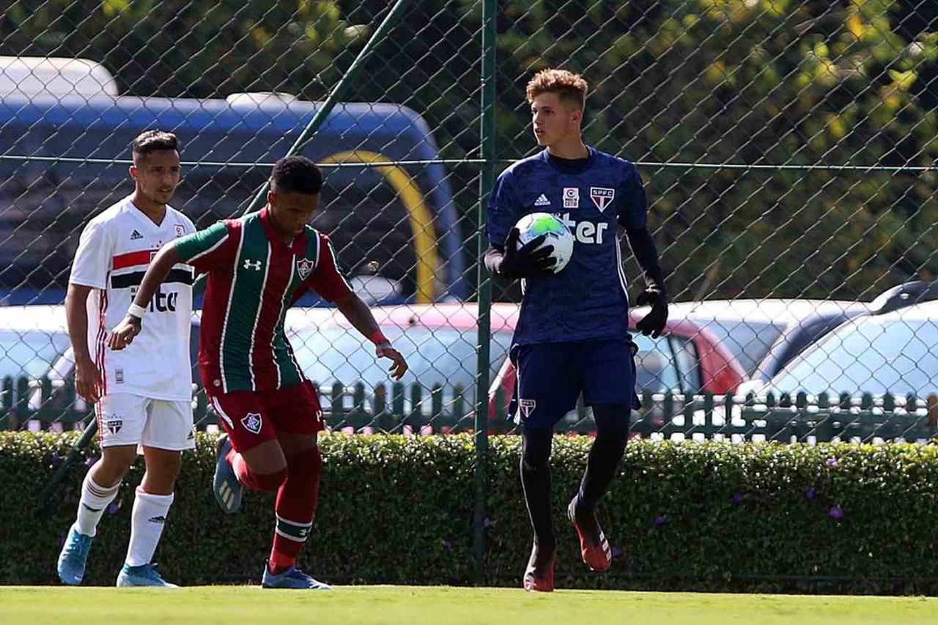 Goleiro Felipe Carneiro é um dos responsáveis pela boa campanha do Tricolor na primeira fase do Campeonato Brasileiro Sub-17