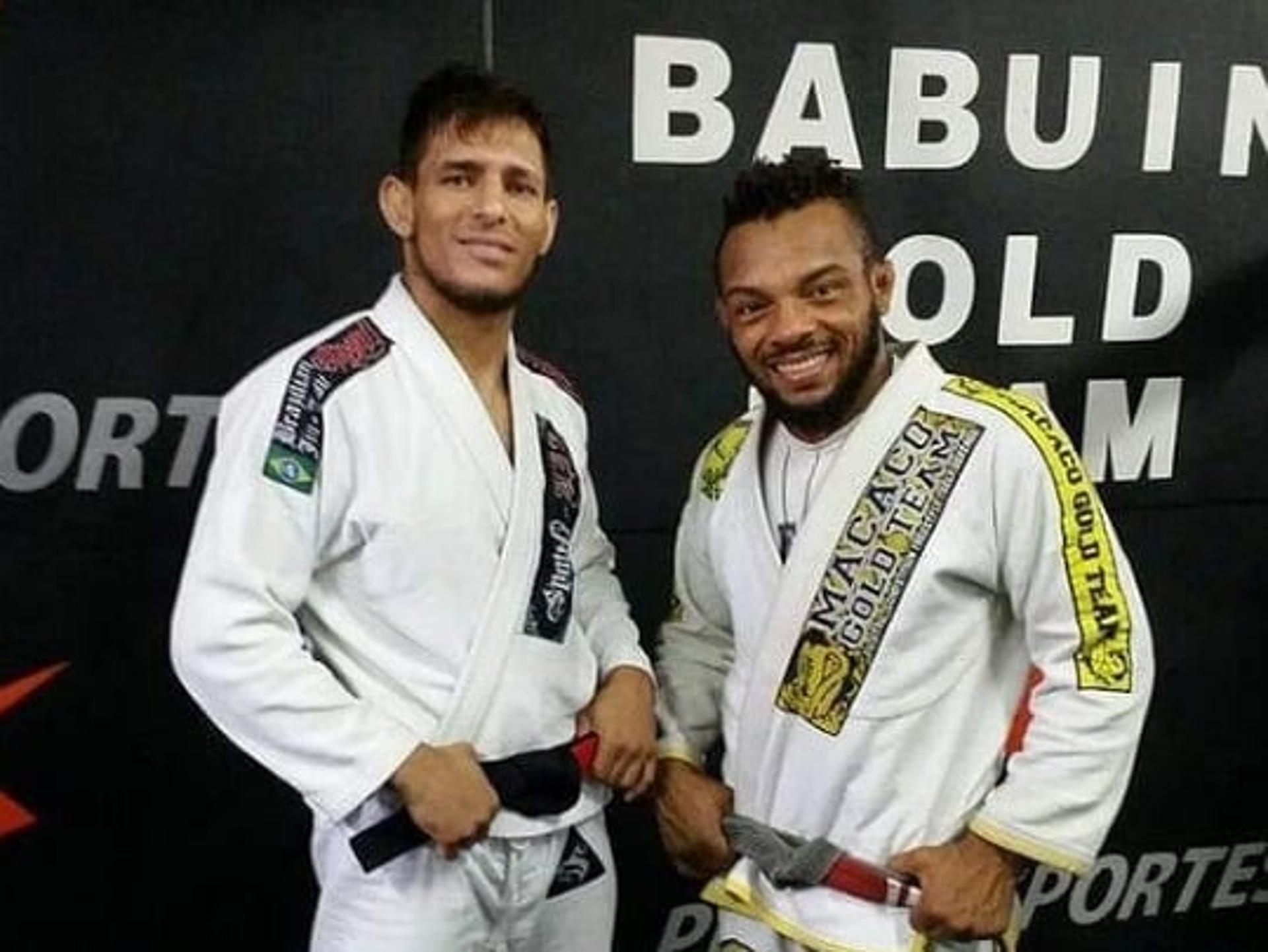 Anderson Berinja ao lado do seu professor Marcos Babuíno (Foto: Reprodução/Instagram/@andersonberinja_ufc135)