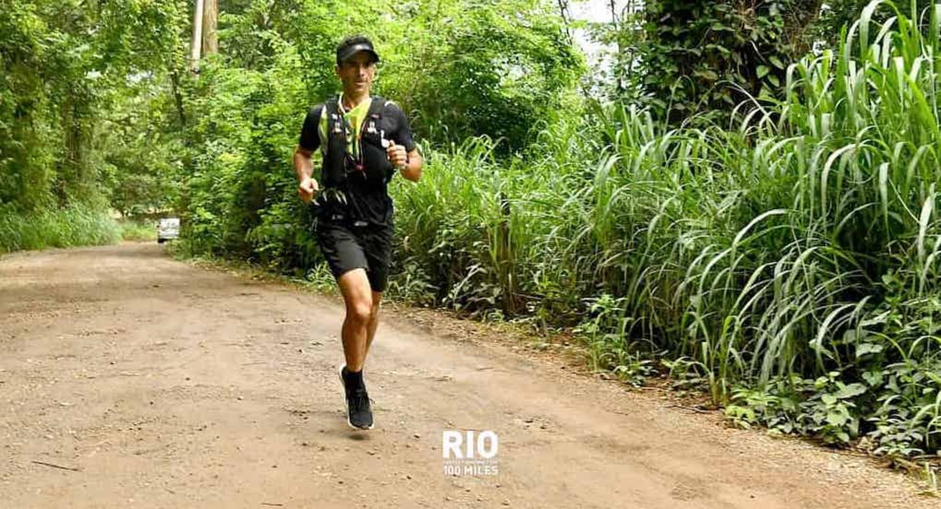 Rodrigo Jararaca é o atual recordista da FKT Rio One Hundred® Caminho do Imperador. (Sérgio Gomes/Divulgação)