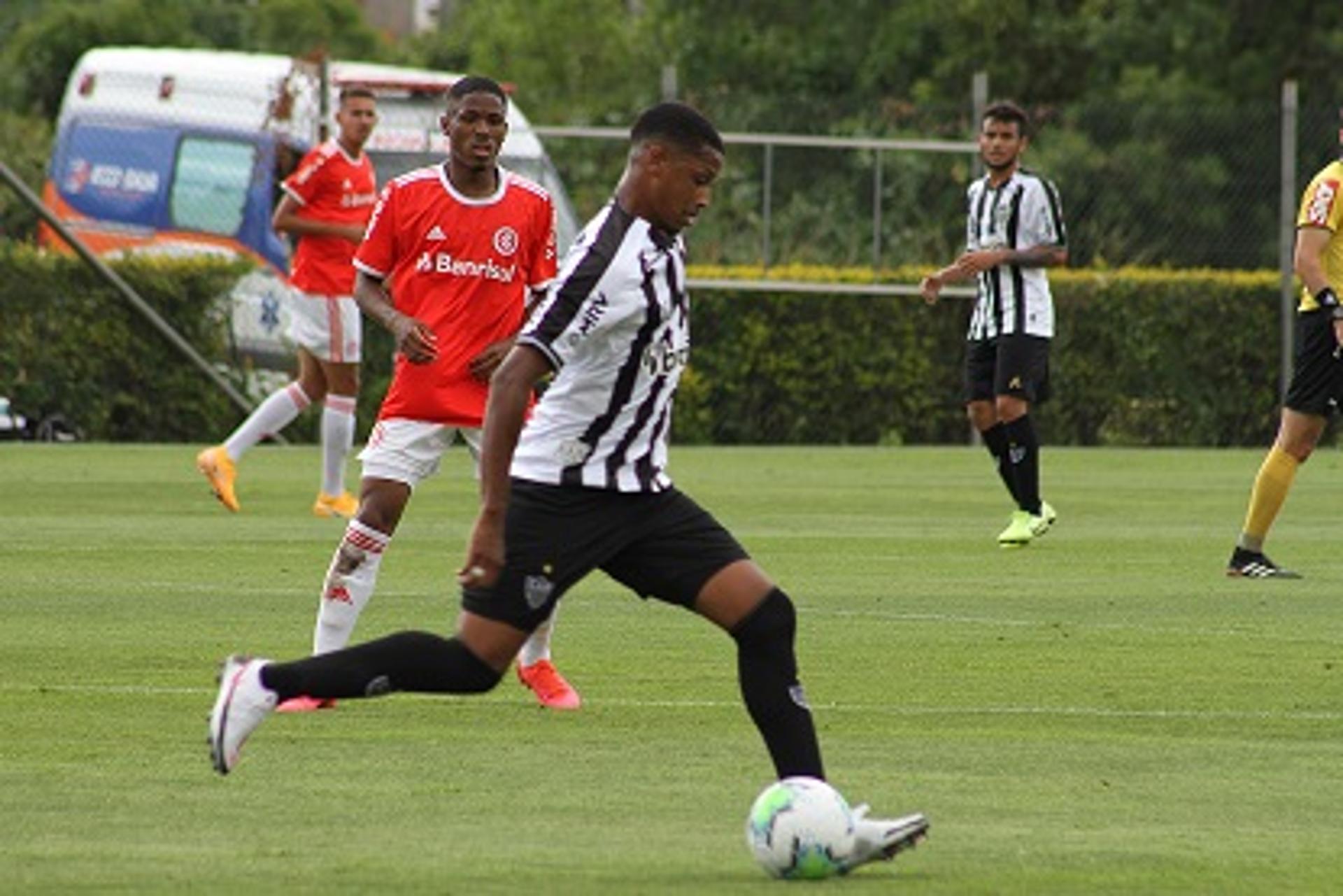 O sub-20 do Galo conseguiu um grande resultado fora de casa e assumiu a liderança da competição de base