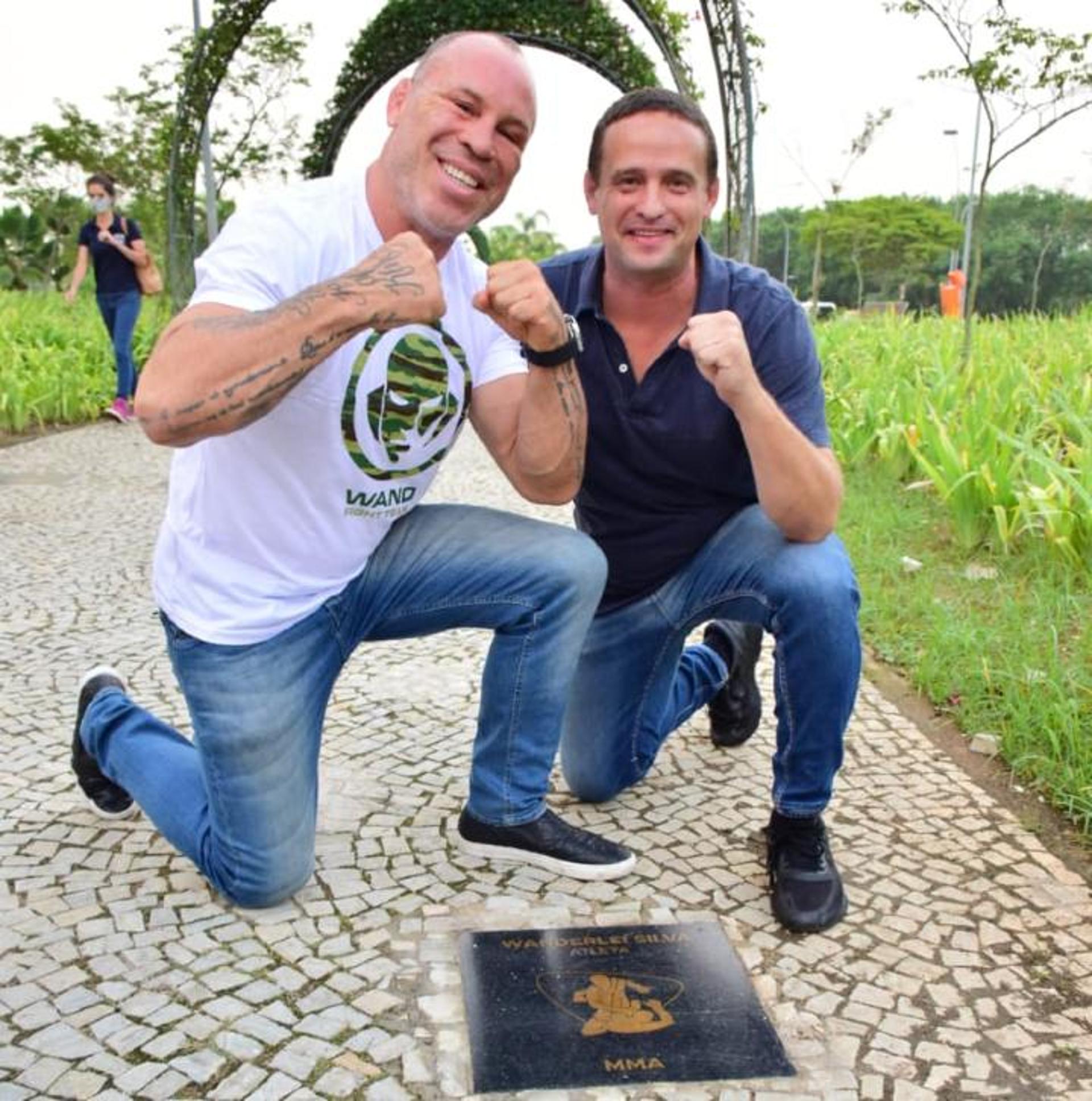 Marcelo Arar com Wanderlei Silva na inauguração da Calçada da Fama na Cidade das Artes Marciais (Foto: divulgação)