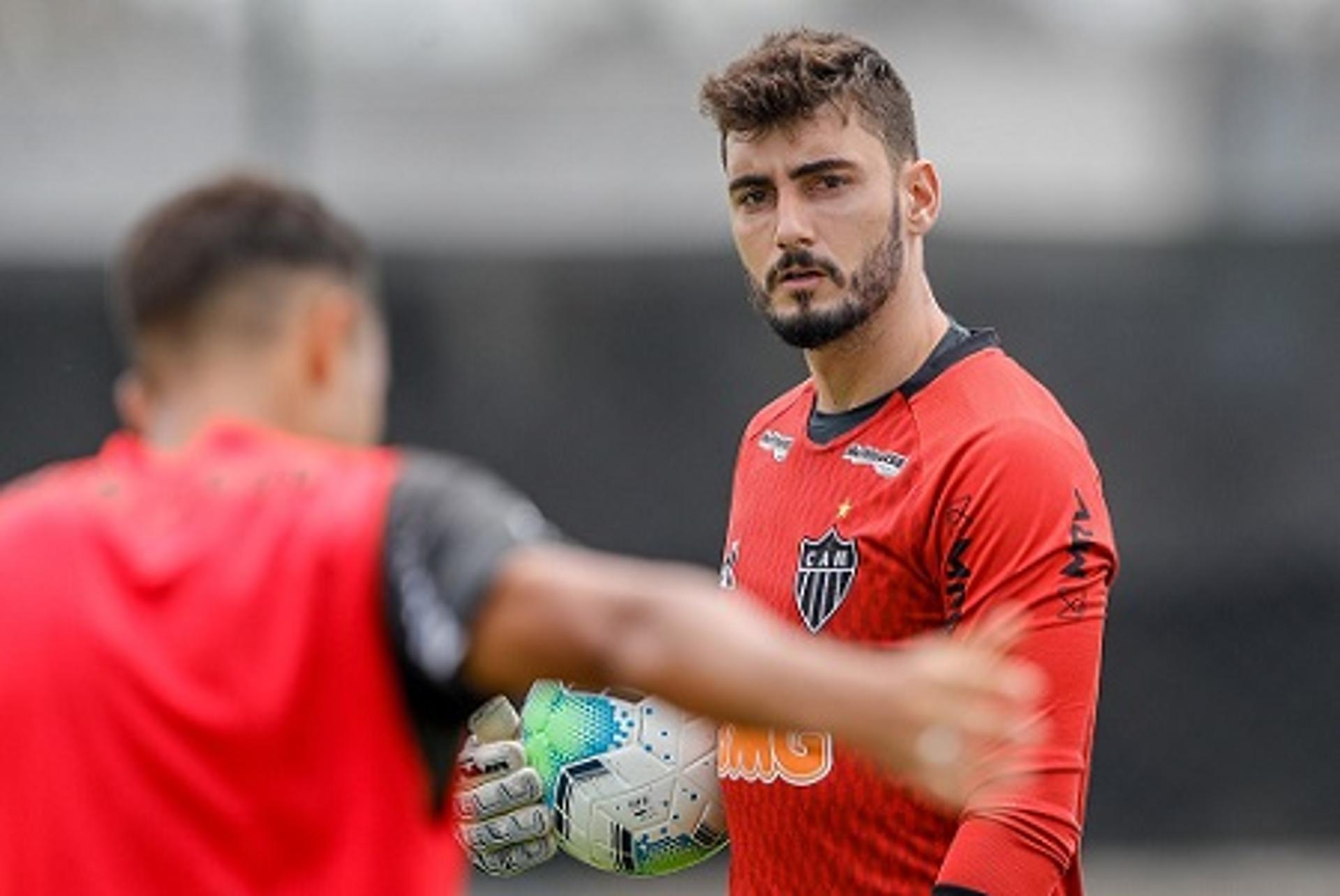 Rafael  ja´está treinando com o grupo atleticano, mas ainda não deve ter condições de jogo para o duelo contra o Furacão