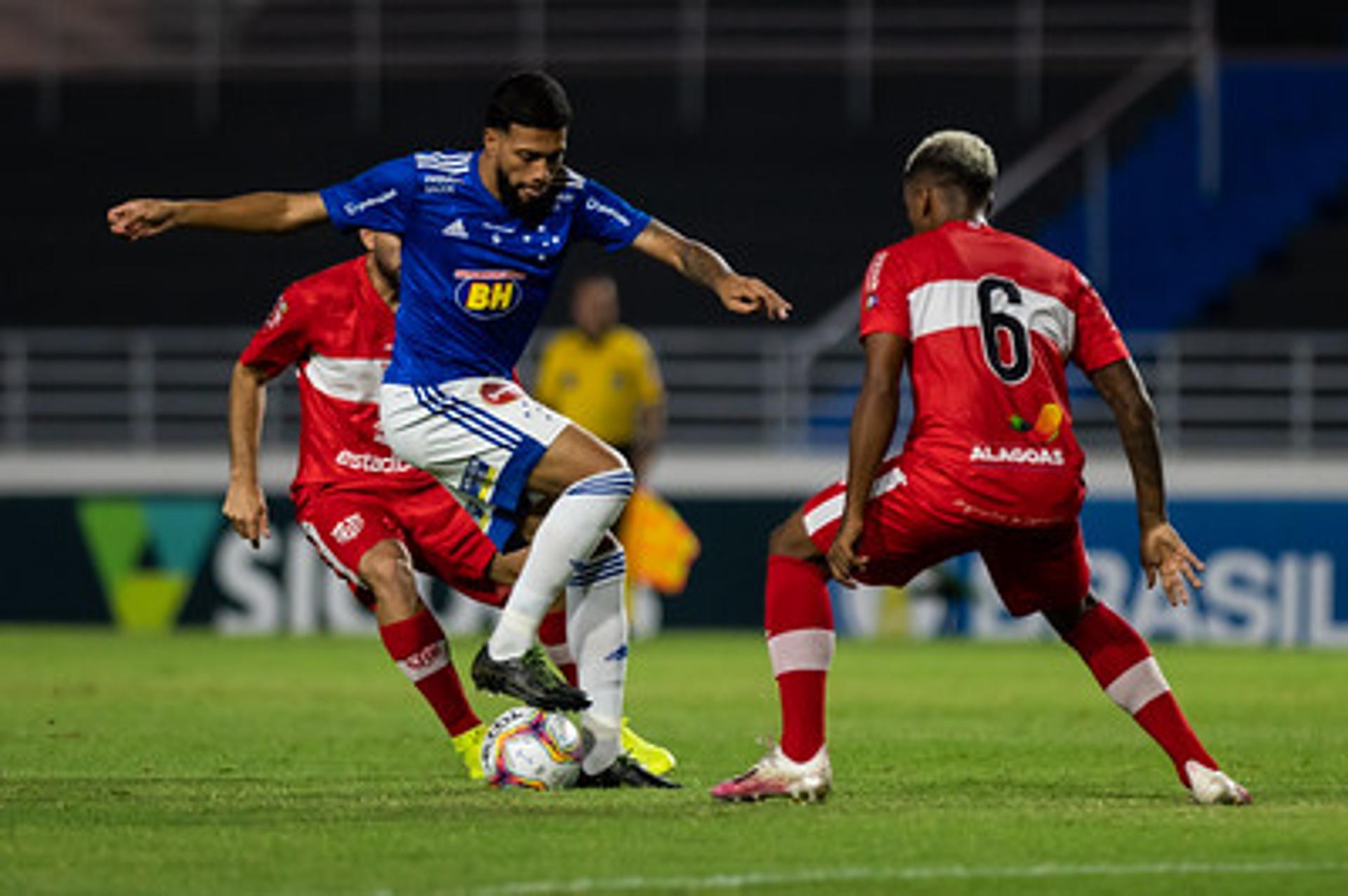 Foi uma noite de futebol ruim do Cruzeiro, que ainda sonha com o G4