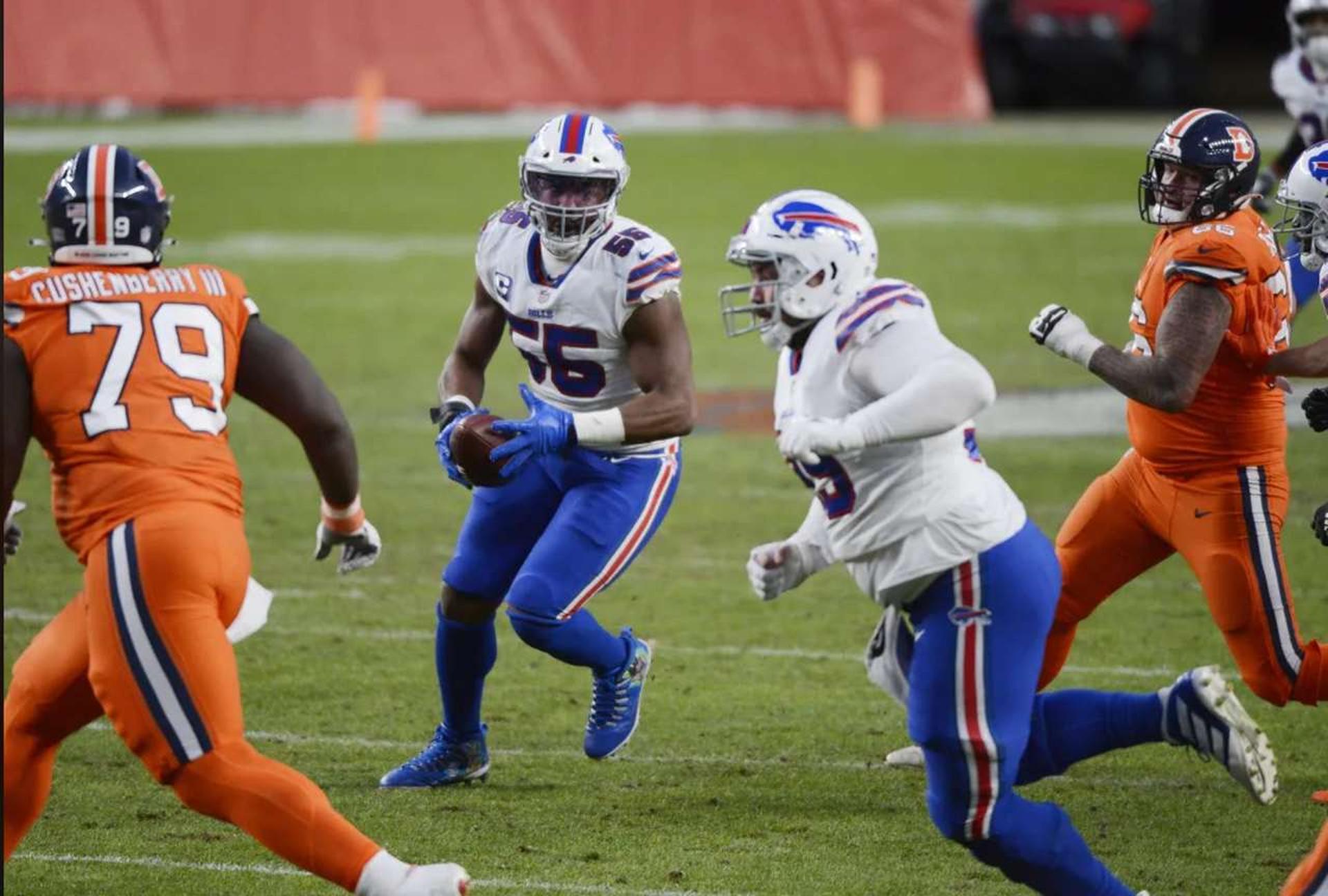 Jerry Hughes retorna fumble para touchdown