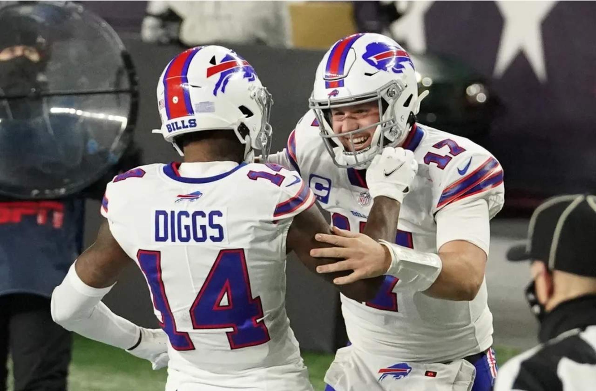 Josh Allen e Stefon Diggs comemoram um dos três TDs que a dupla anotou no MNF de hoje