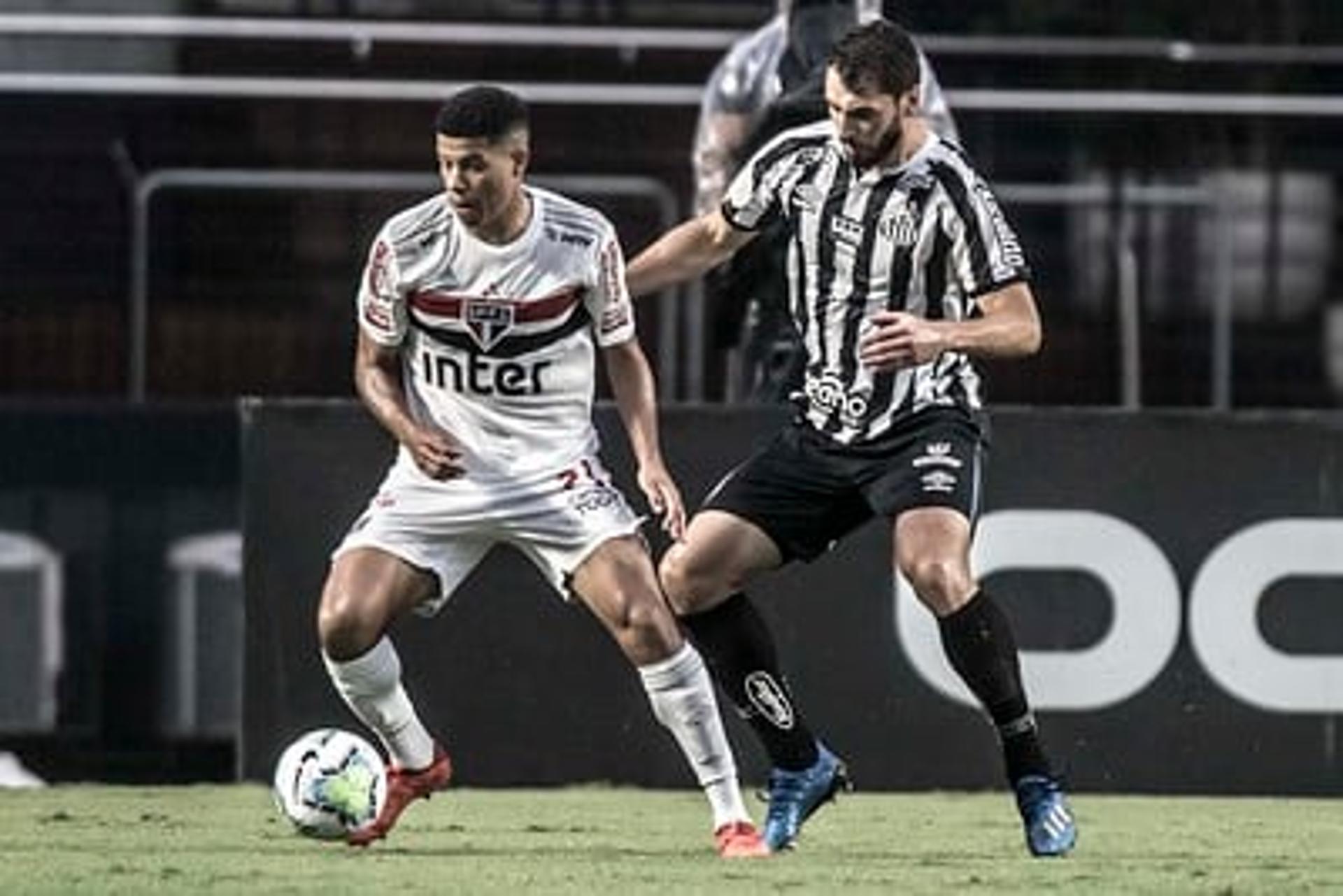 Laércio foi titular no clássico contra o São Paulo