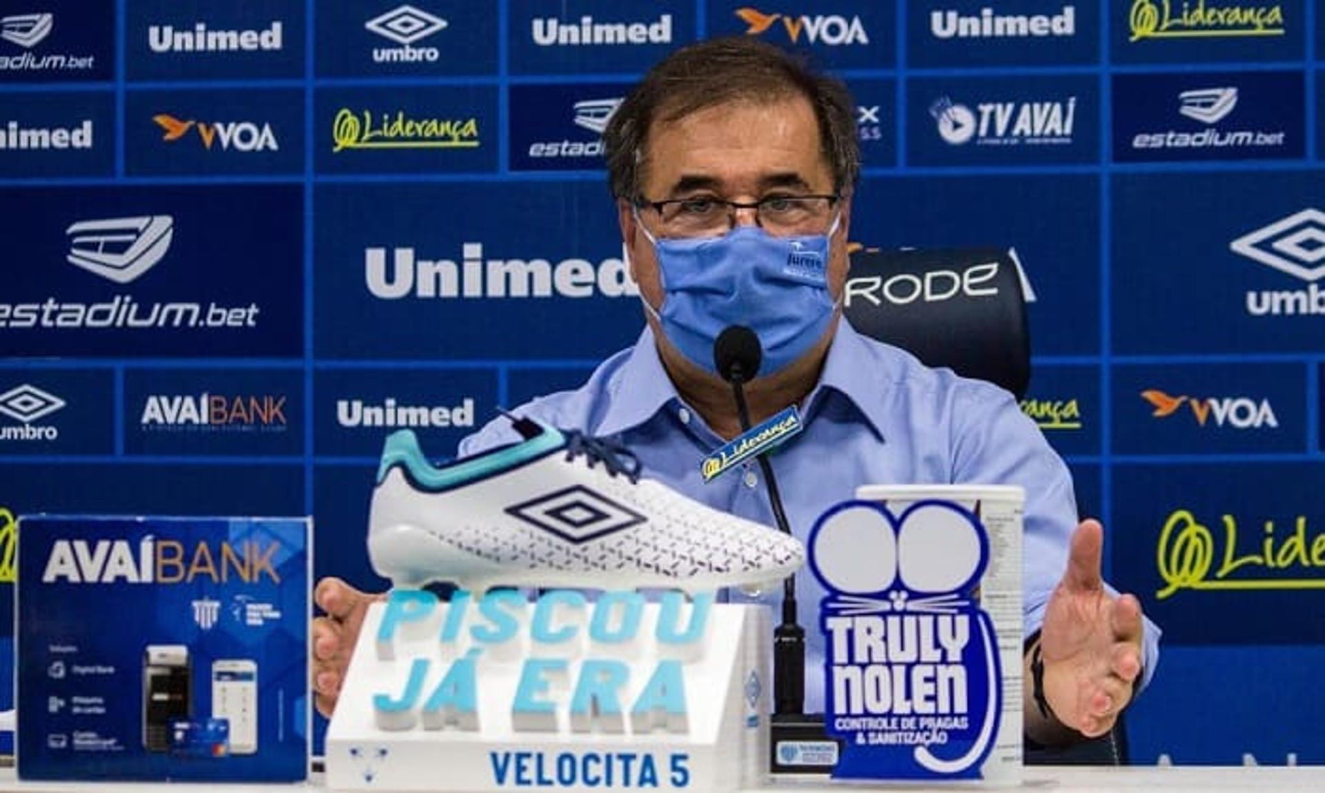 Marco Aurélio Cunha apresentado no Avaí