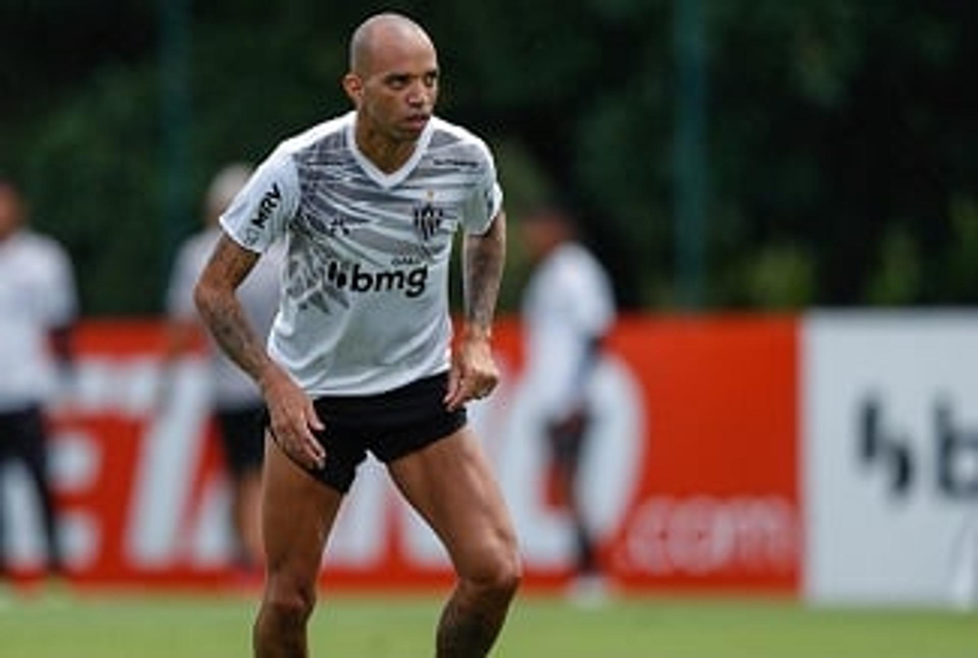 Tardelli está sem entrar em campo oficialmente desde julho de 2020 e segue em preparação física