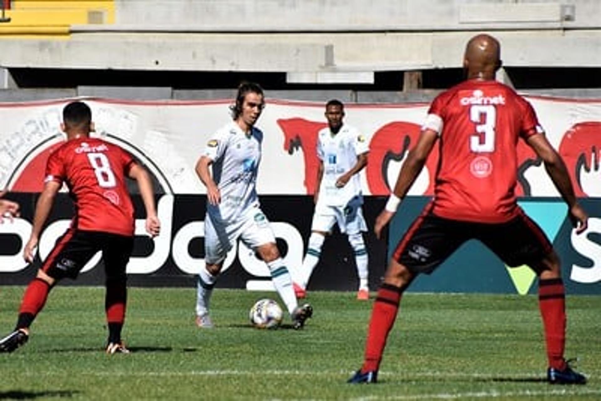 O duelo em Pelotas foi disputado sob forte calor, prejudicando a qualidade da partida