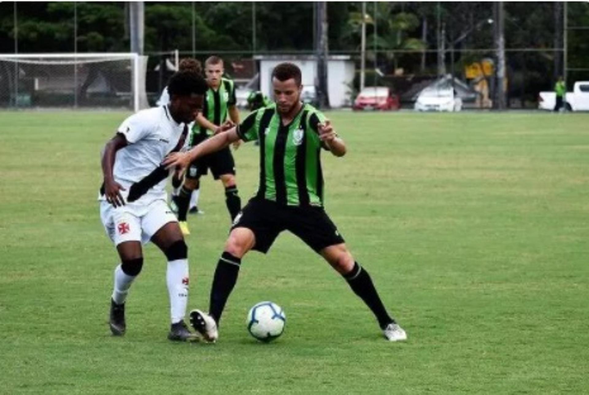 Vinicius está tentando ajudar as pessoas da sua cidade natal, que foi devastada pelas chuvas