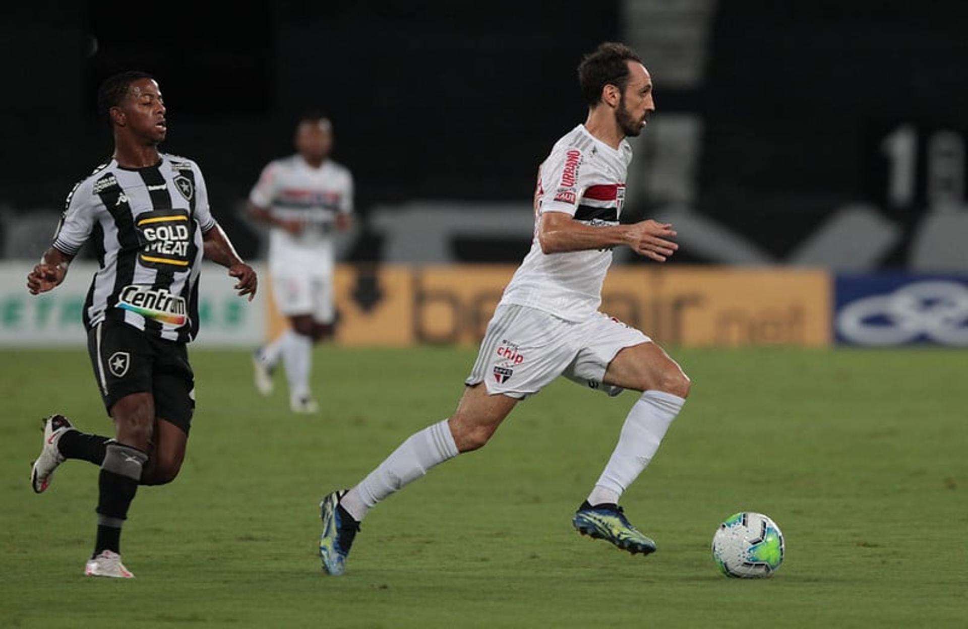 A última partida de Juanfran pelo São Paulo foi a derrota contra o Botafogo