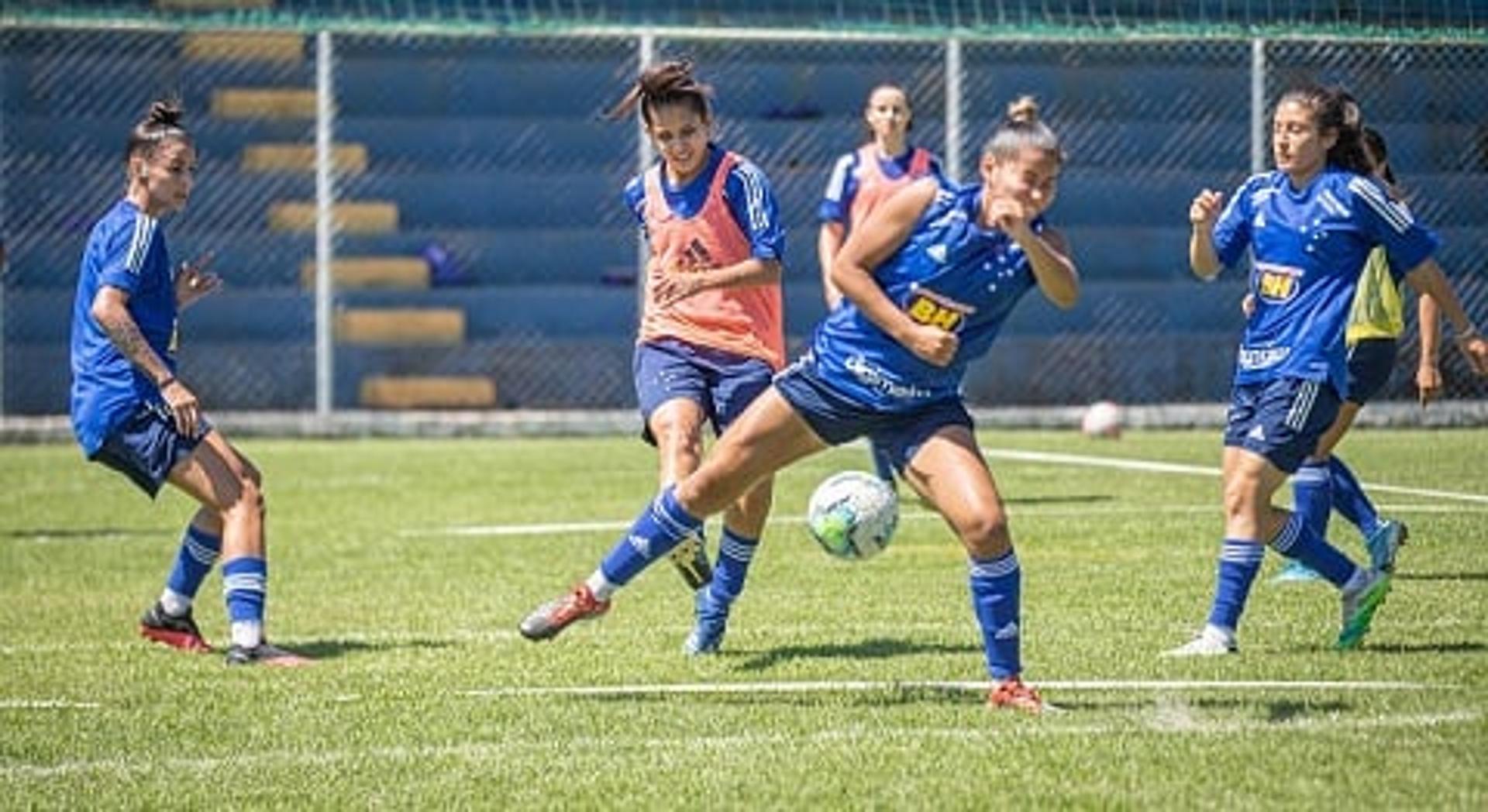 O Cruzeiro tentará avançar à fase de mata-mate em seu segundo ano na elite do futebol feminino