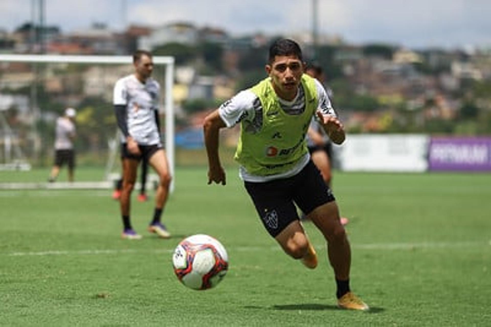 Savarino foi  foi titular contra a Caldense e busca se firmar no time titular