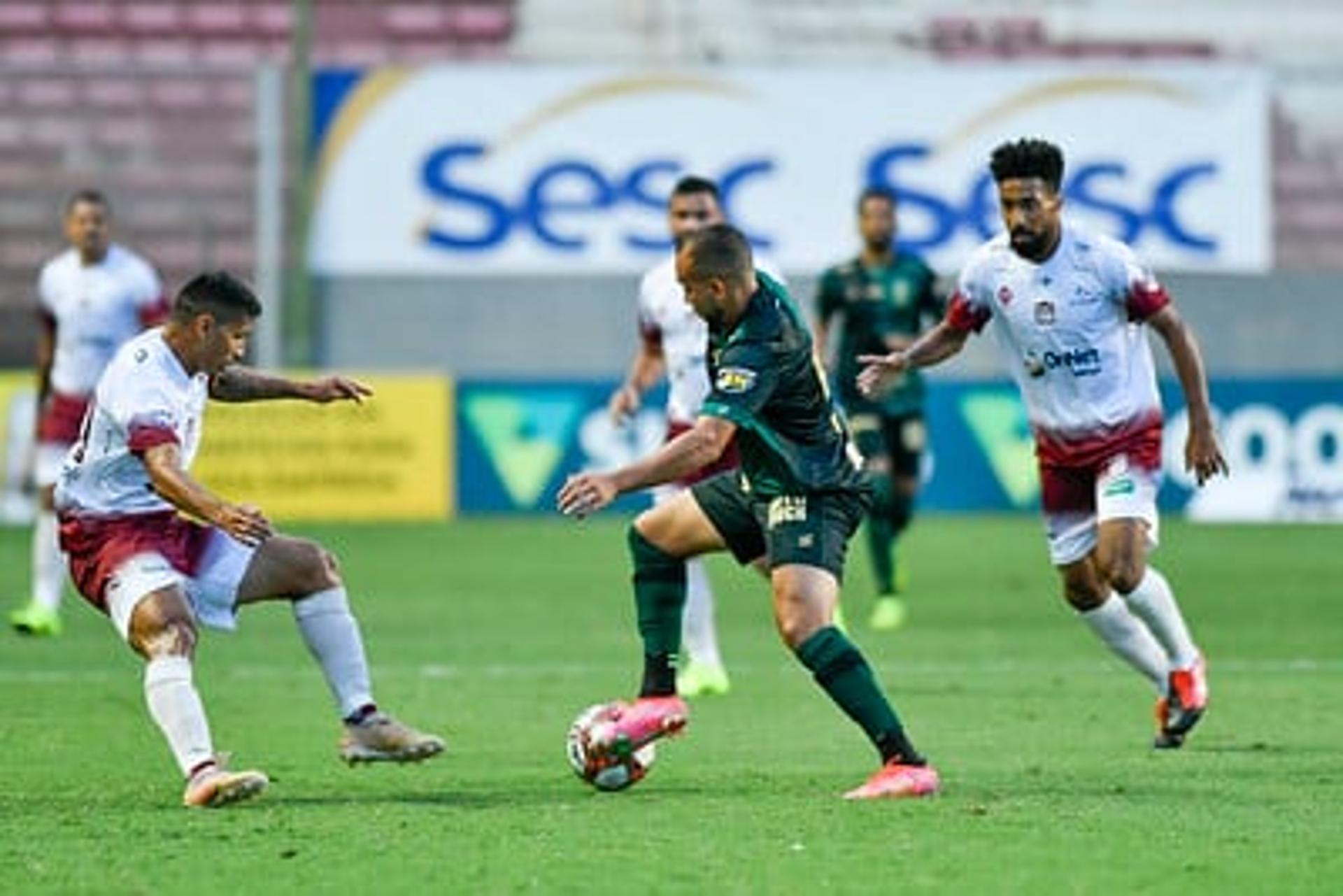 O América-MG teve muitas dificuldades diante do Patrocinense no Independência