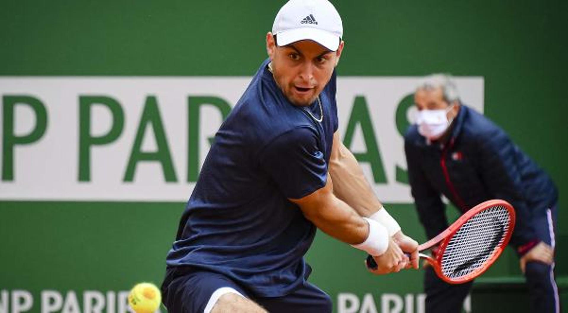 Aslan Karatsev brilha diante de Lorenzo Musetti na estreia do Masters de Monte Carlo