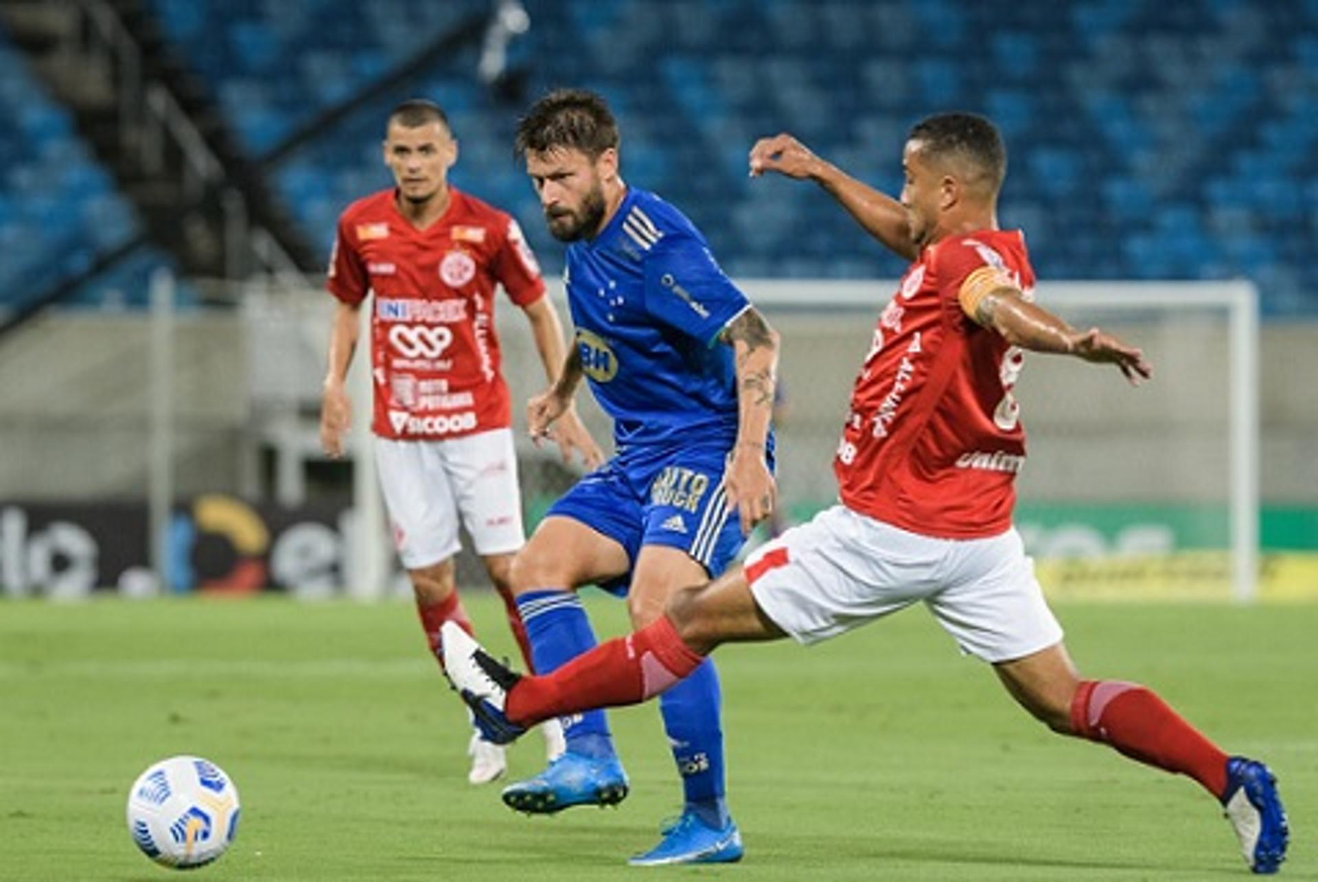 O Cruzeiro não teve vida fácil contra o América-RN na Arena das Dunas