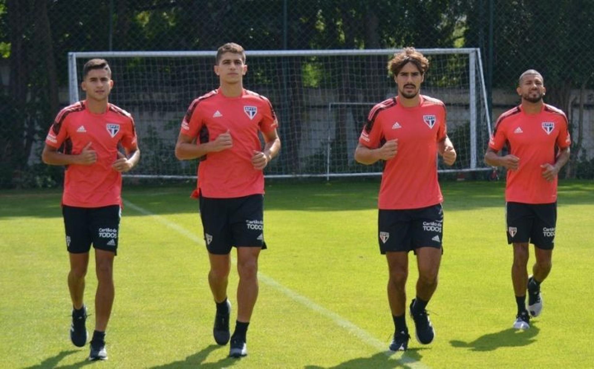 Jogadores do São Paulo treinaram neste sábado