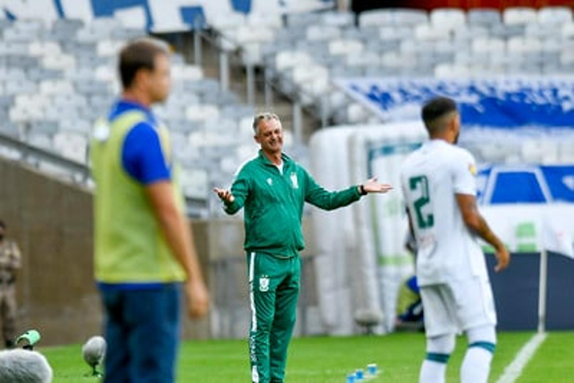 Lisca não entrou em campo, mas mexeu bem na sua equipe e ainda conseguiu desestabilizar o Cruzeiro