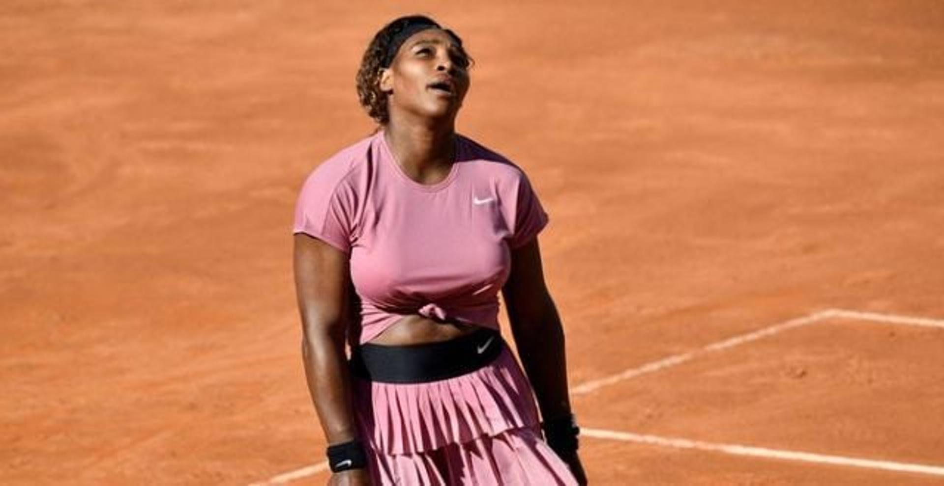 Serena Williams lamenta bola perdida contra Nadia Podoroska