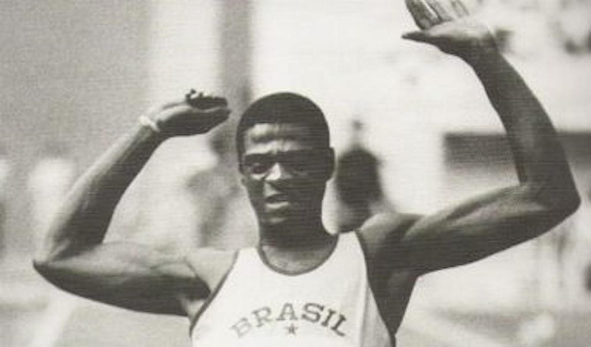 João do Pulo foi recordista mundial e dono de duas medalhas olímpicas no salto triplo.