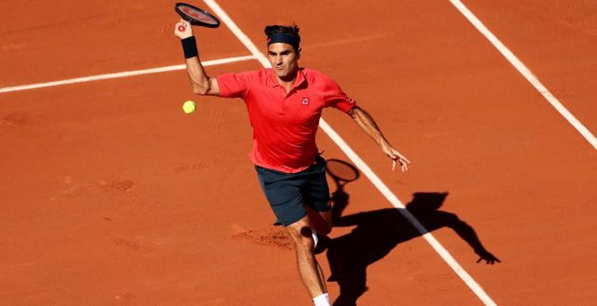 Roger Federer em ação em Roland Garros contra Marin Cilic