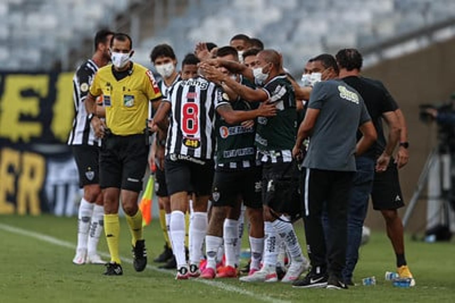 O Galo venceu seu segundo jogo no campeonato, enquanto o São Paulo ainda não sabe o sabor do triunfo no Brasileirão