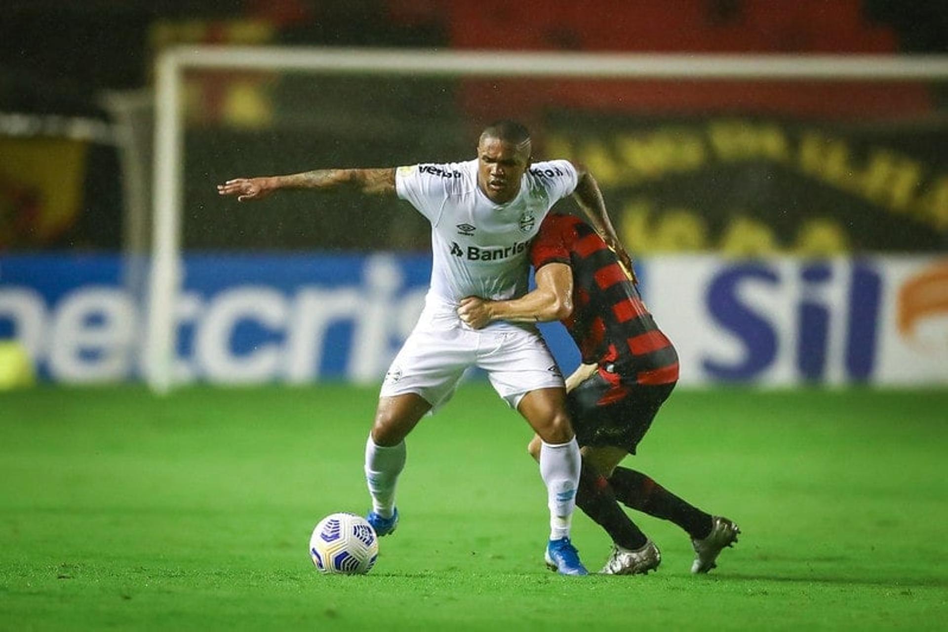 Sport x Grêmio - Douglas Costa