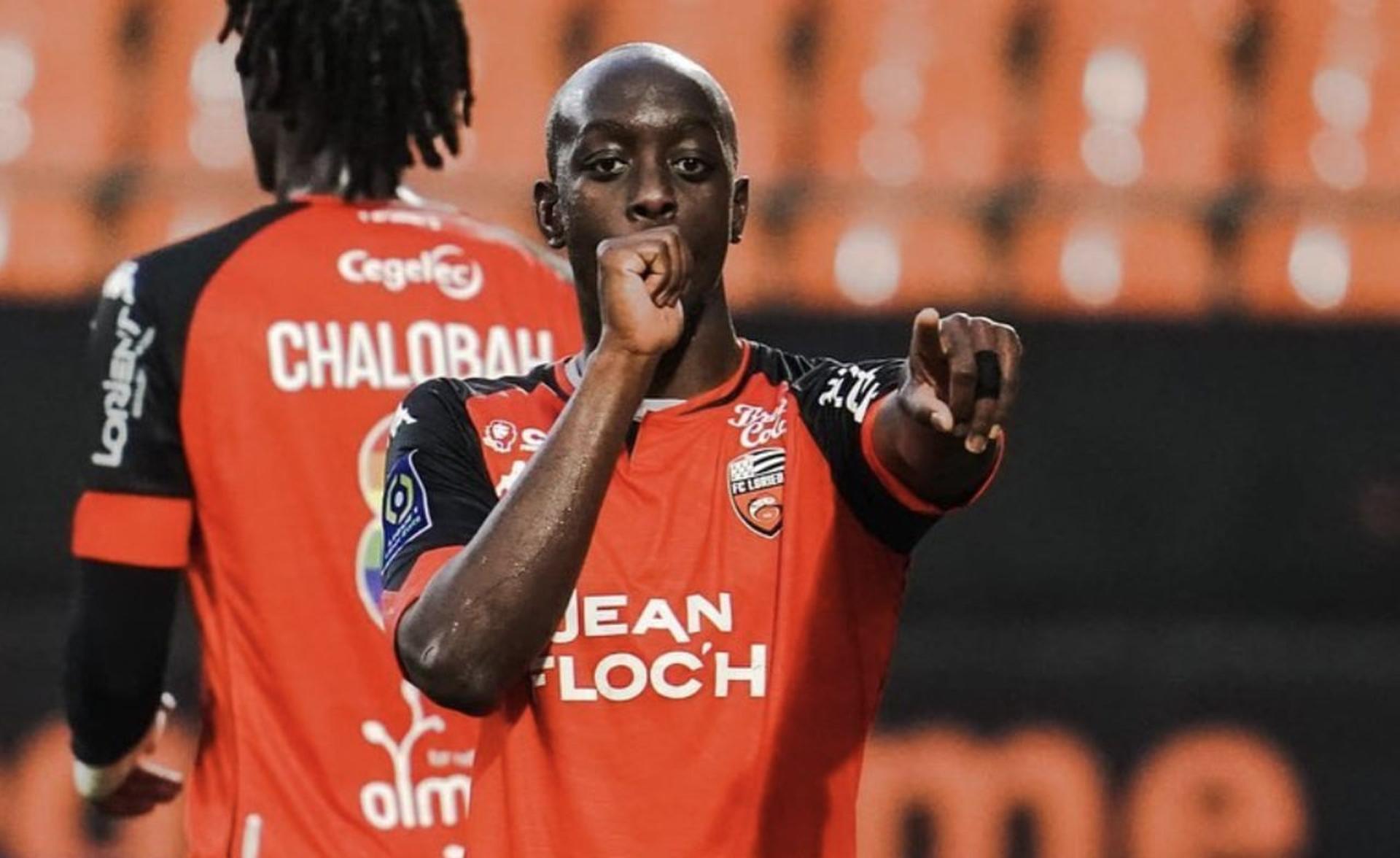 Yoane Wissa, atacante do Lorient (FRA) que foi atacado em casa