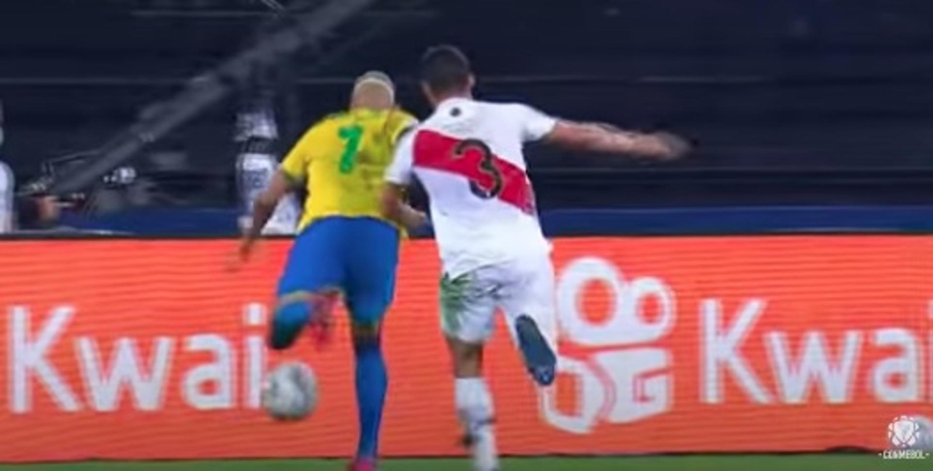 Brasil x Peru - pênalti Richarlison